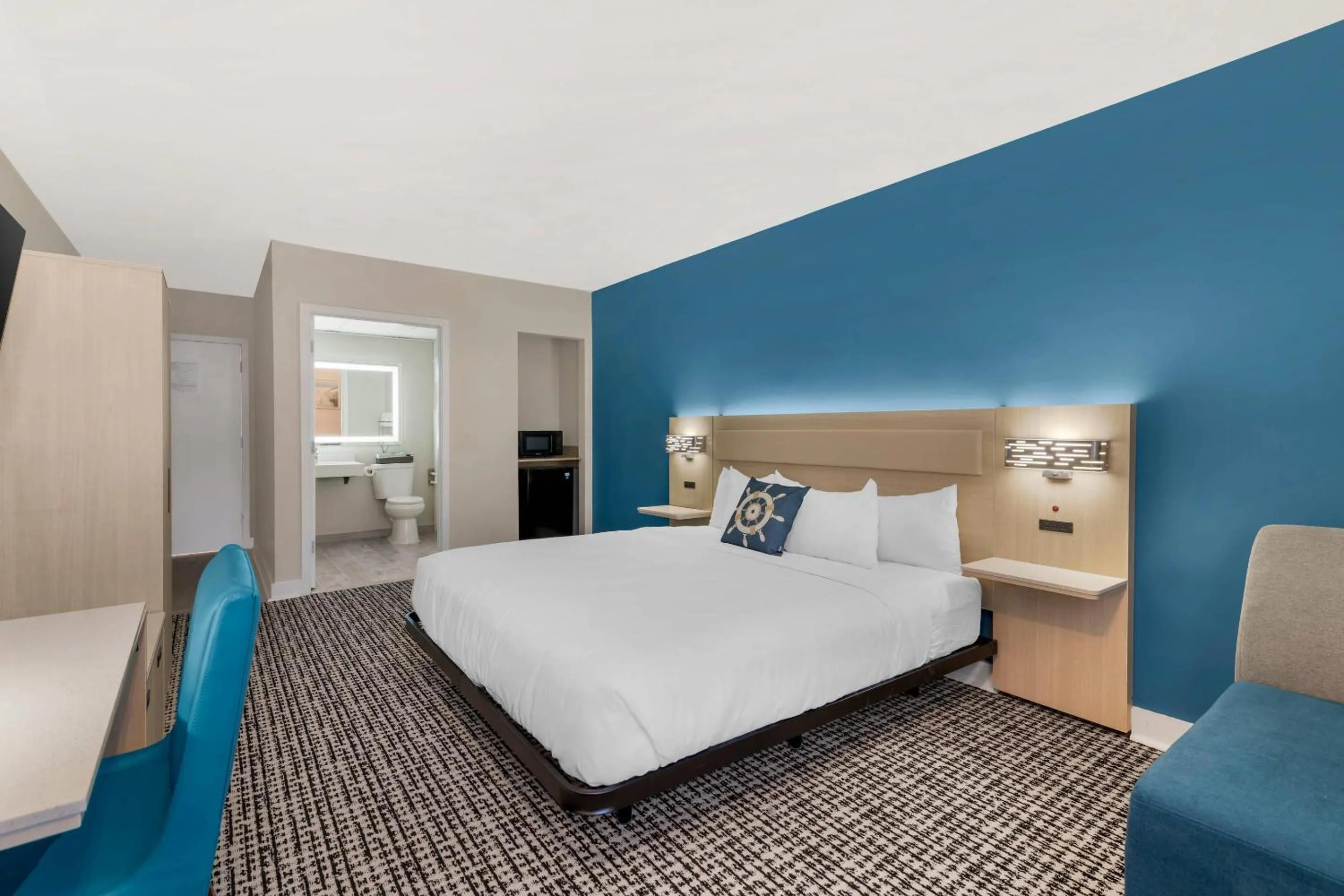 Bedroom, Bed in Heritage House Inn on Cape Cod, an Ascend Collection Hotel