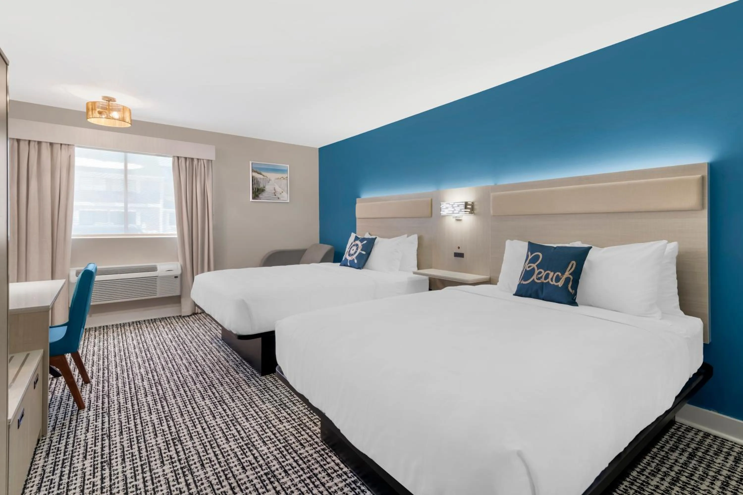 Bathroom, Bed in Heritage House Inn on Cape Cod, an Ascend Collection Hotel