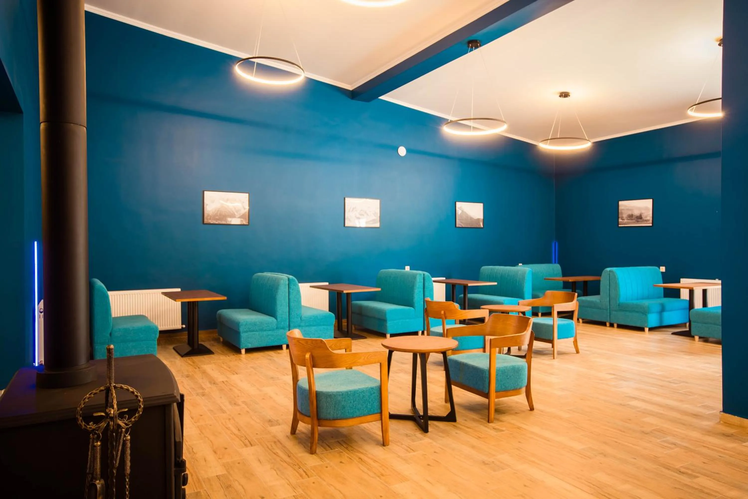 Lounge or bar in Gistola Hotel Mestia