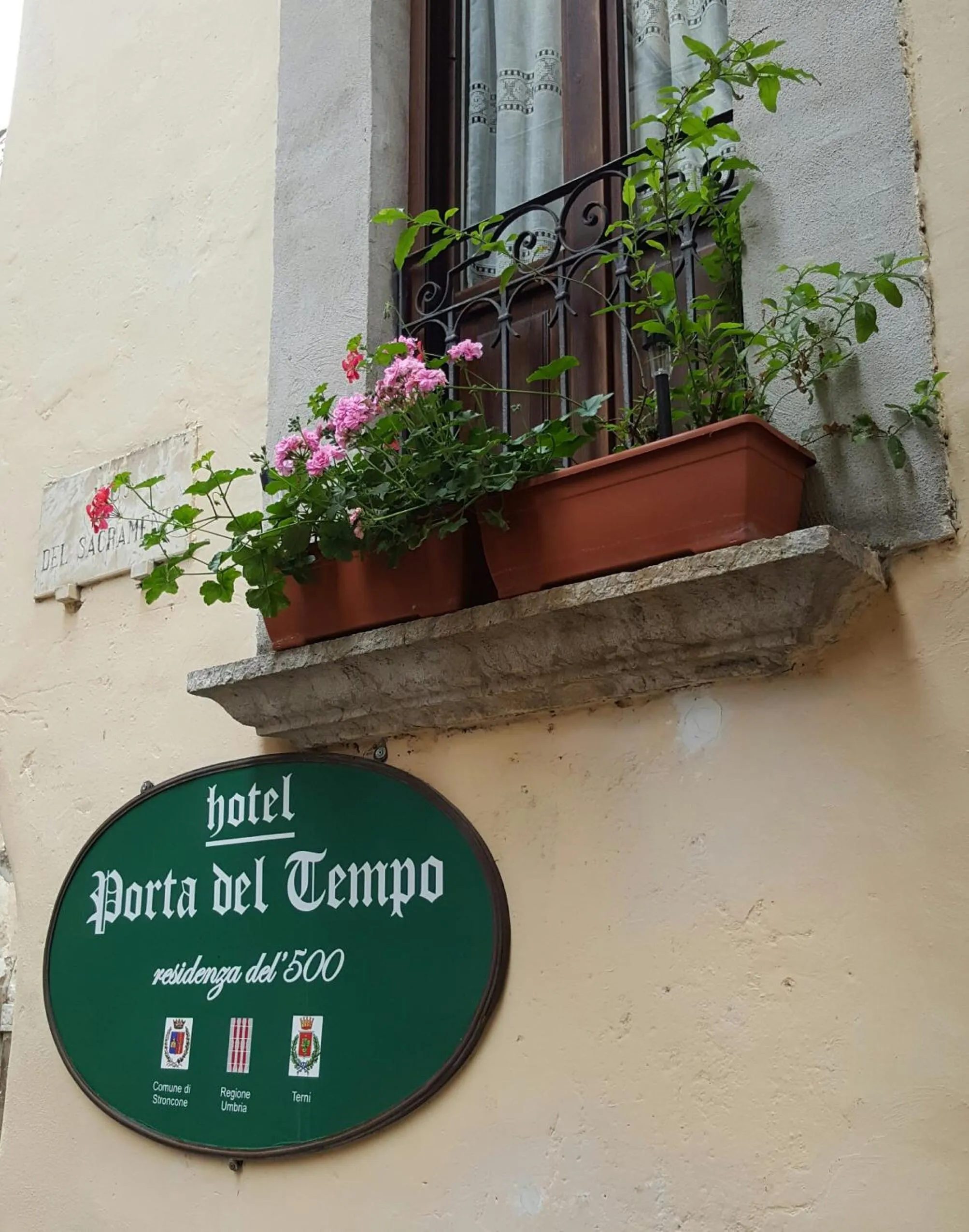 Property building in Porta Del Tempo