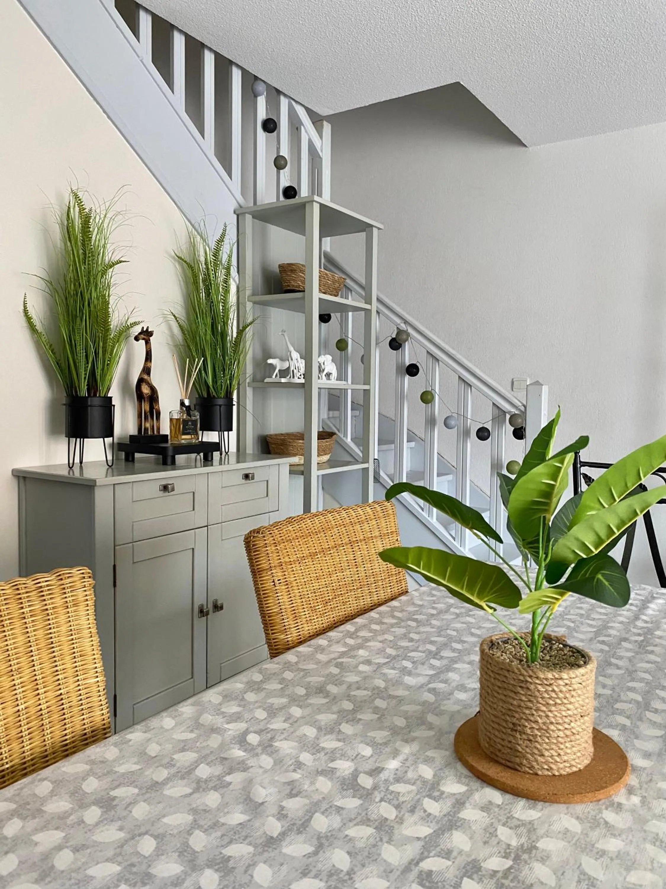 Living room, Kitchen/Kitchenette in Les Demeures du Ventoux - Vacanceole