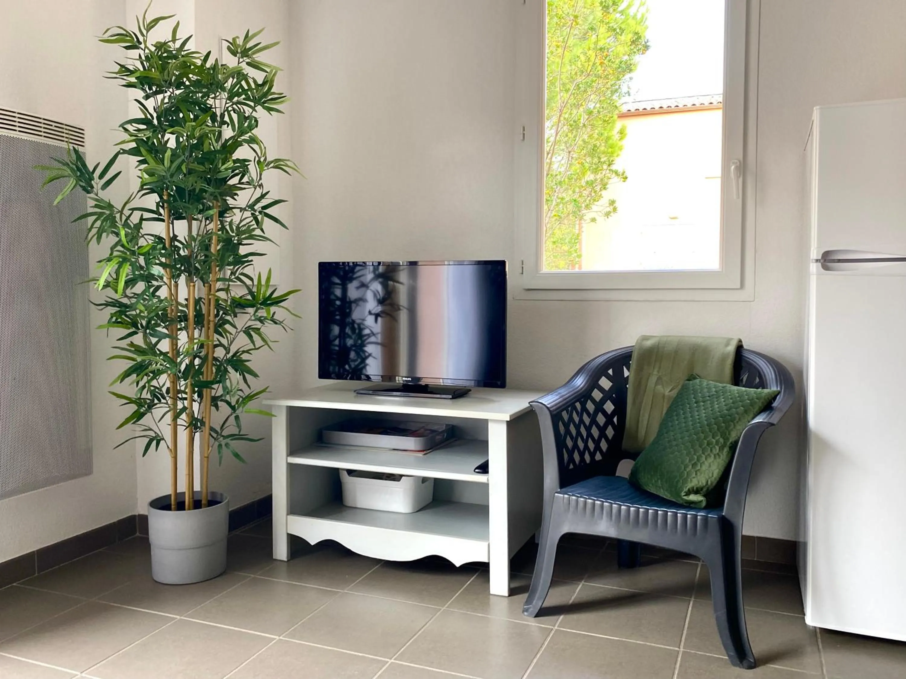 Communal lounge/ TV room, TV/Entertainment Center in Les Demeures du Ventoux - Vacanceole