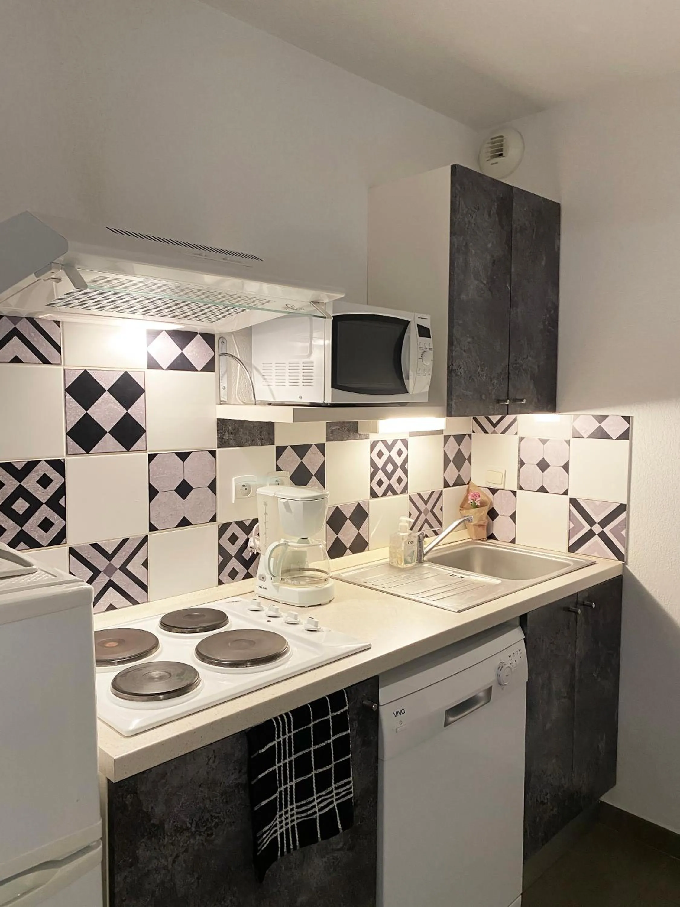 Kitchen or kitchenette, Bathroom in Les Demeures du Ventoux - Vacanceole