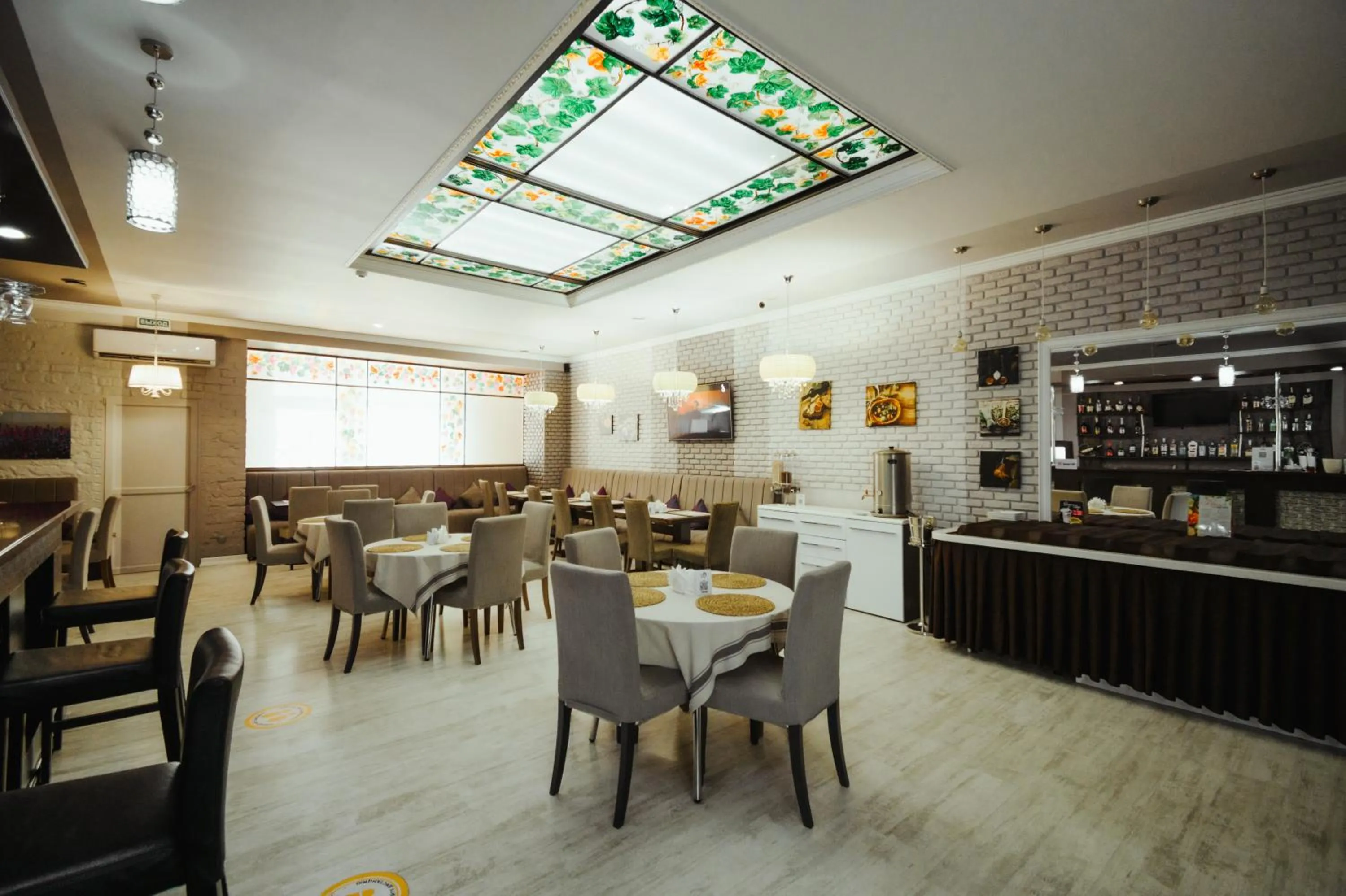 Restaurant/places to eat in Skif HOTEL & SPA