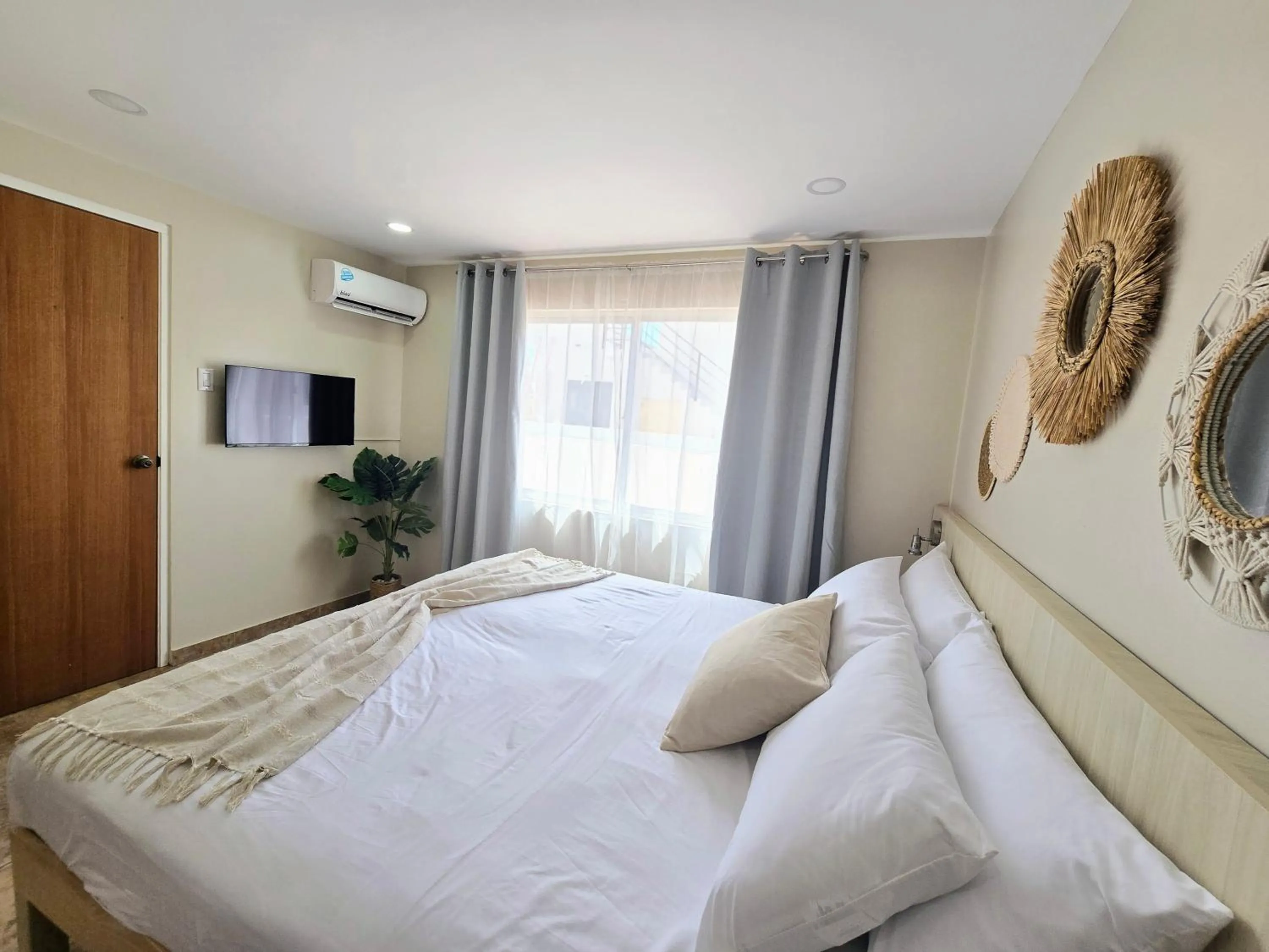 TV and multimedia, Bed in Rooi Santo Residence