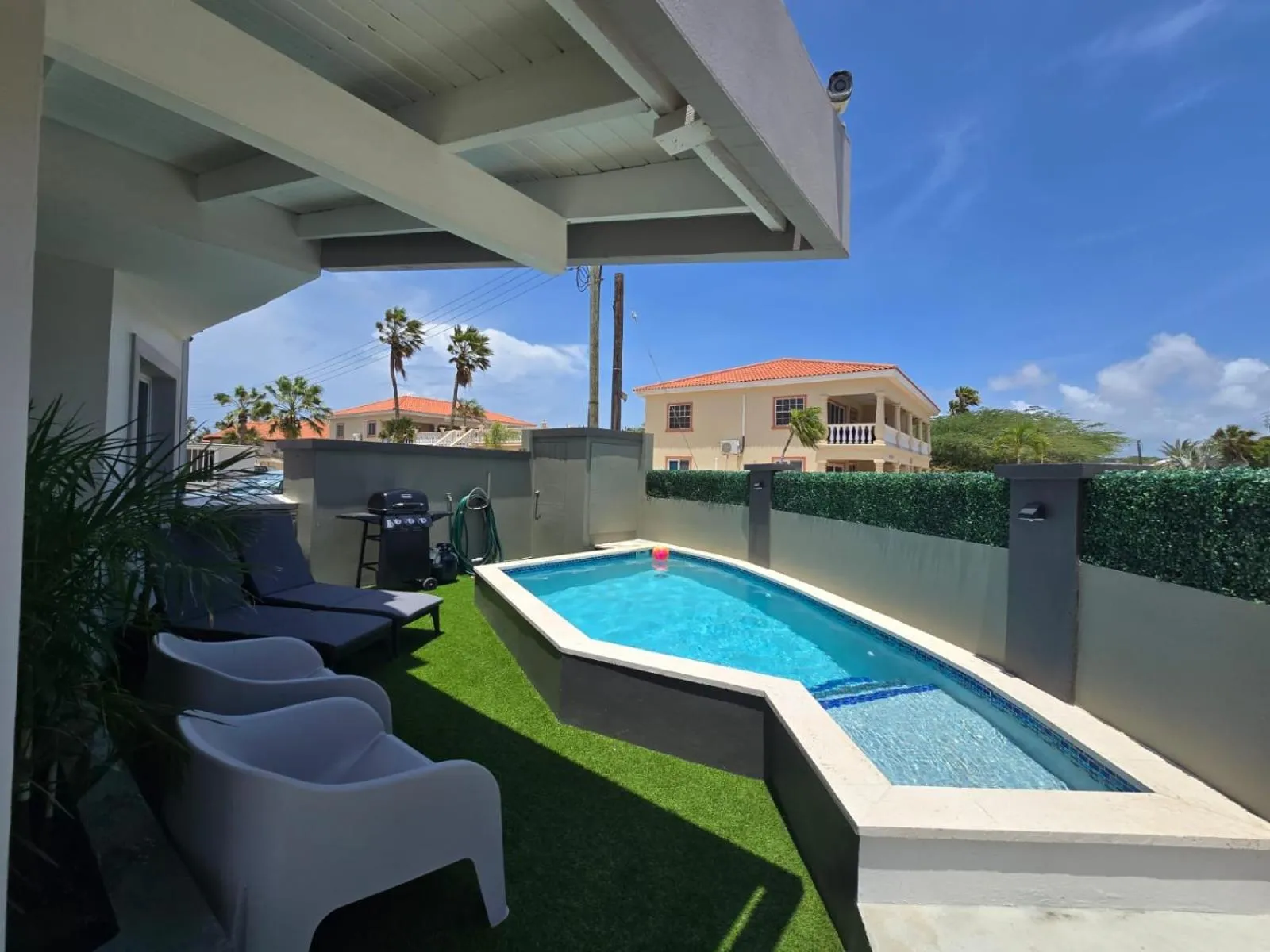 Swimming pool in Rooi Santo Residence