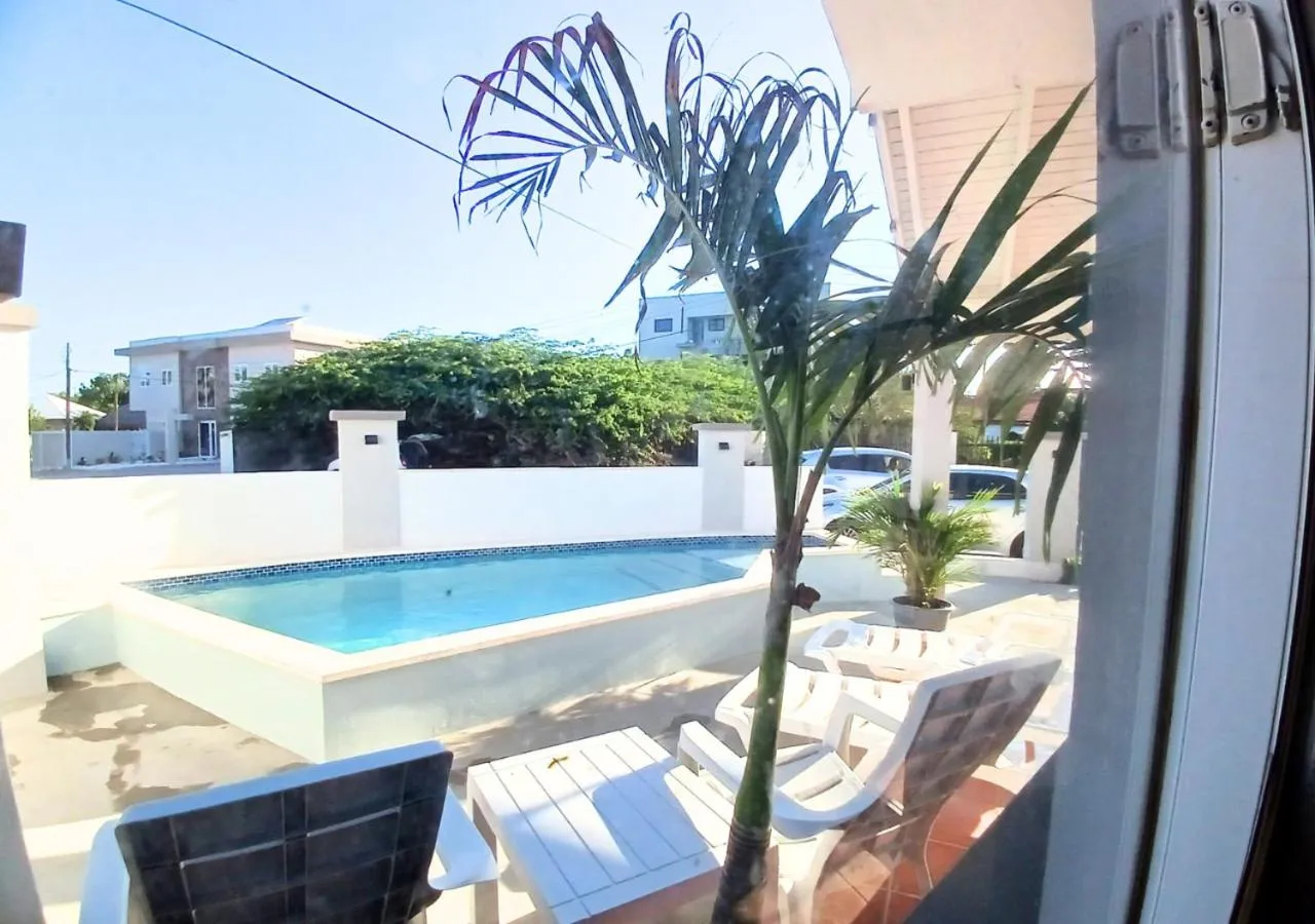 Swimming pool in Rooi Santo Residence