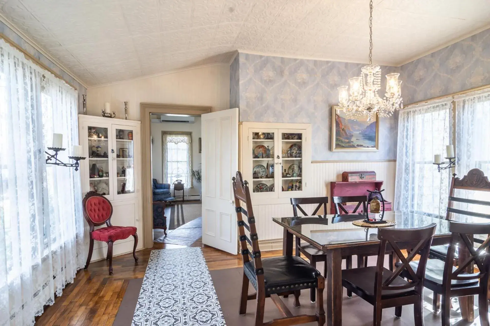 Queen Room with Garden View in HISTORICAL JOHN RAST HOUSE circa 1875 Queen Room with Garden View in HISTORICAL JOHN RAST HOUSE circa 1875