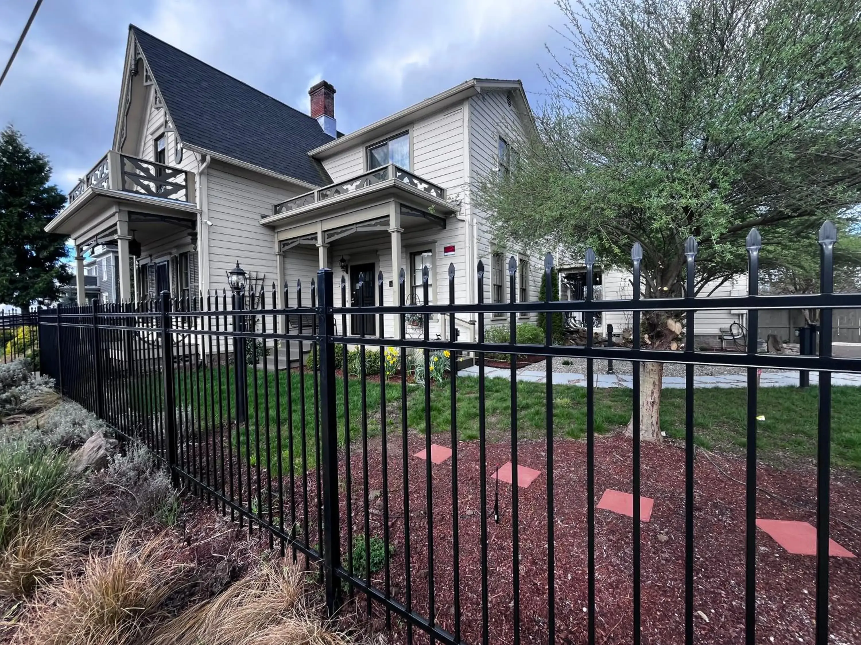 HISTORICAL JOHN RAST HOUSE circa 1875 HISTORICAL JOHN RAST HOUSE circa 1875