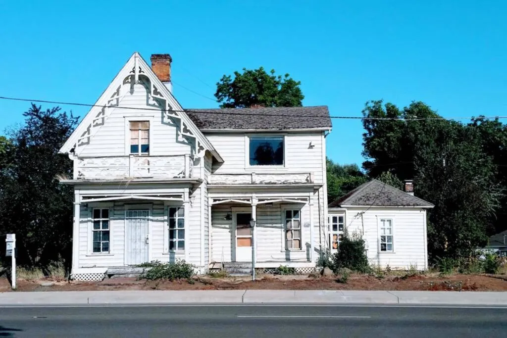 Property building in HISTORICAL JOHN RAST HOUSE circa 1875