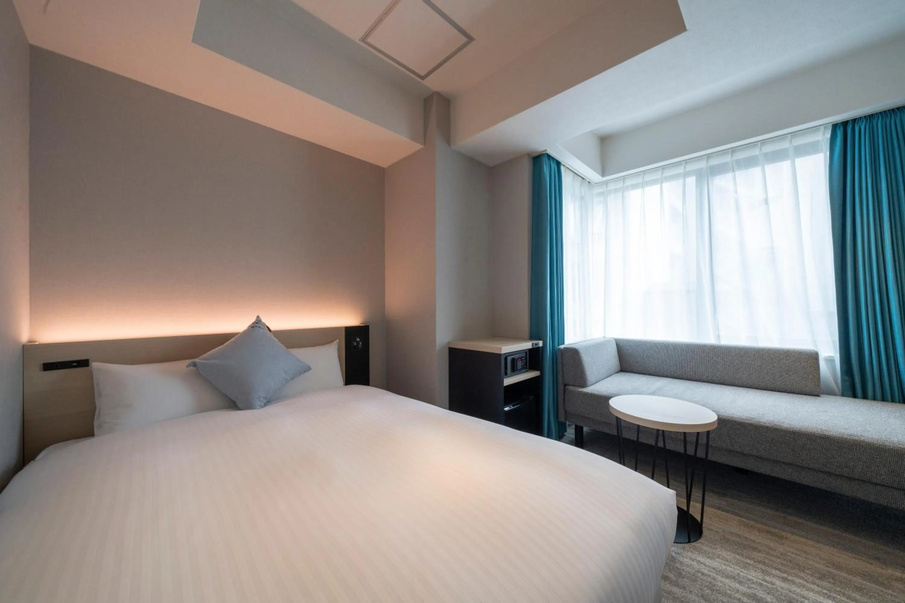 Photo of the whole room, Bed in Hotel Oriental Express Fukuoka Tenjin