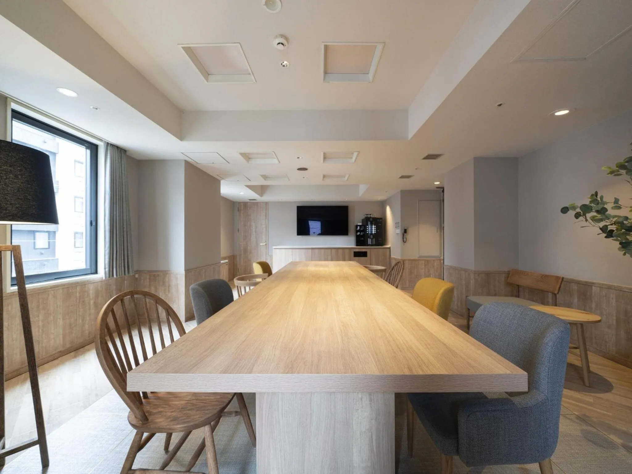 Communal lounge/ TV room in Hotel Oriental Express Fukuoka Tenjin