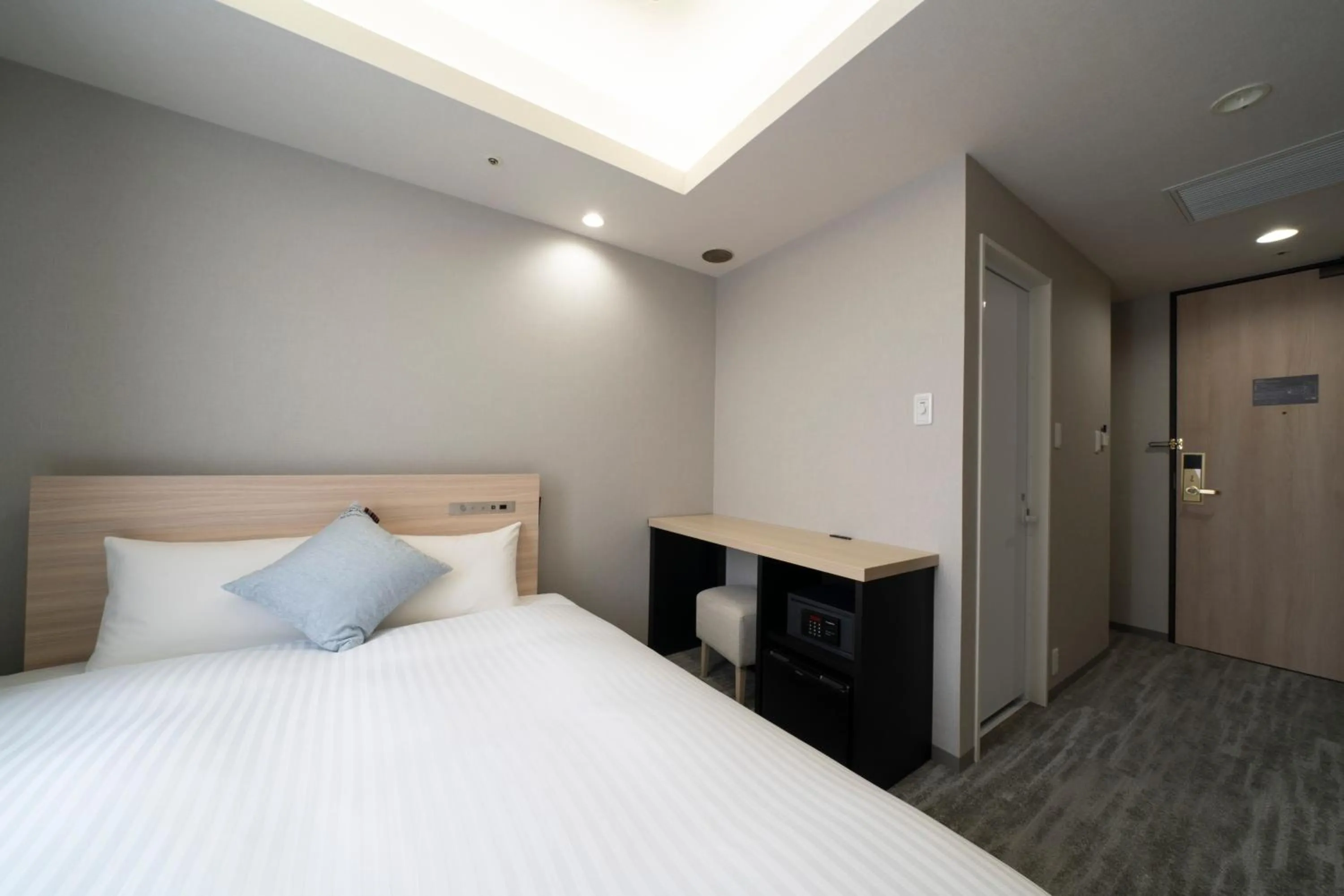 Photo of the whole room, Bed in Hotel Oriental Express Fukuoka Tenjin