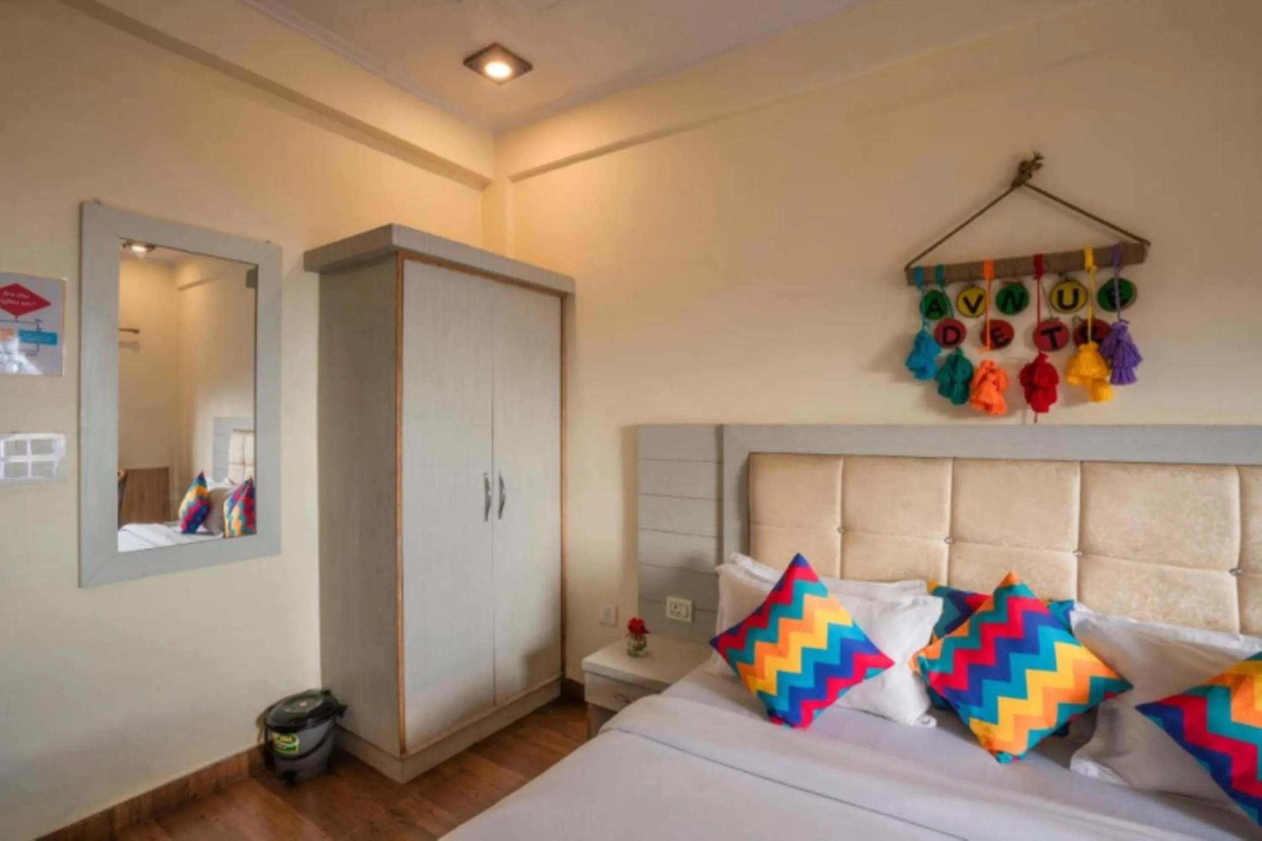 Bedroom, Bed in goSTOPS Mussoorie, Library Road