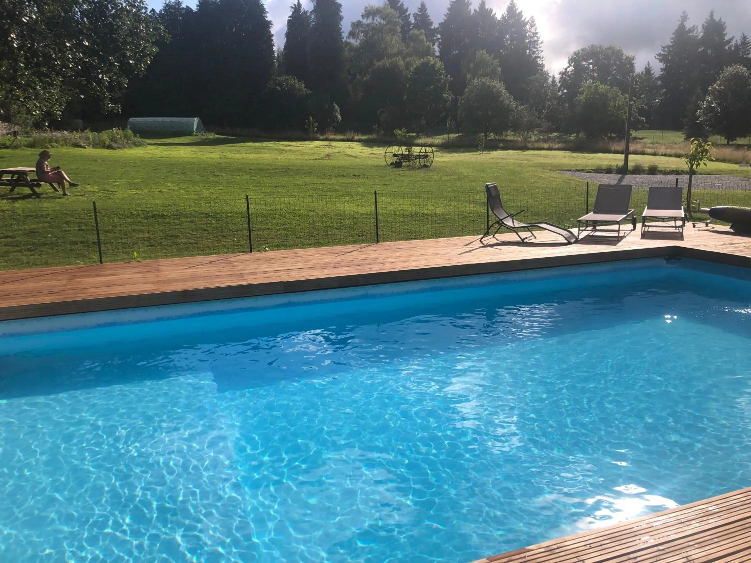Swimming pool in Maison d'hôtes Ourdeaux et Gite Chez Rouchon