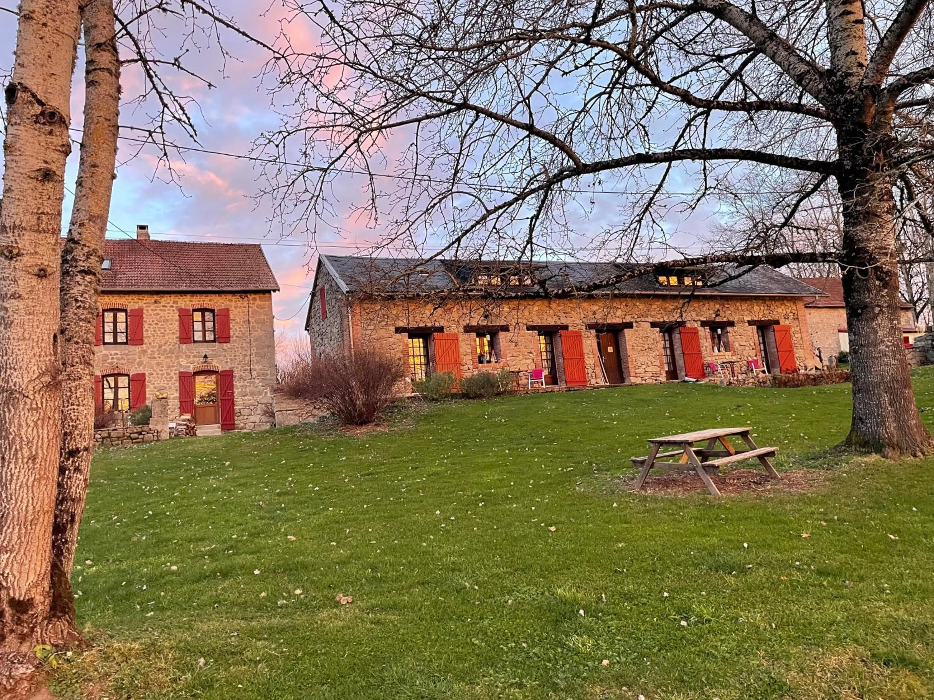 Property building in Maison d'hôtes Ourdeaux et Gite Chez Rouchon