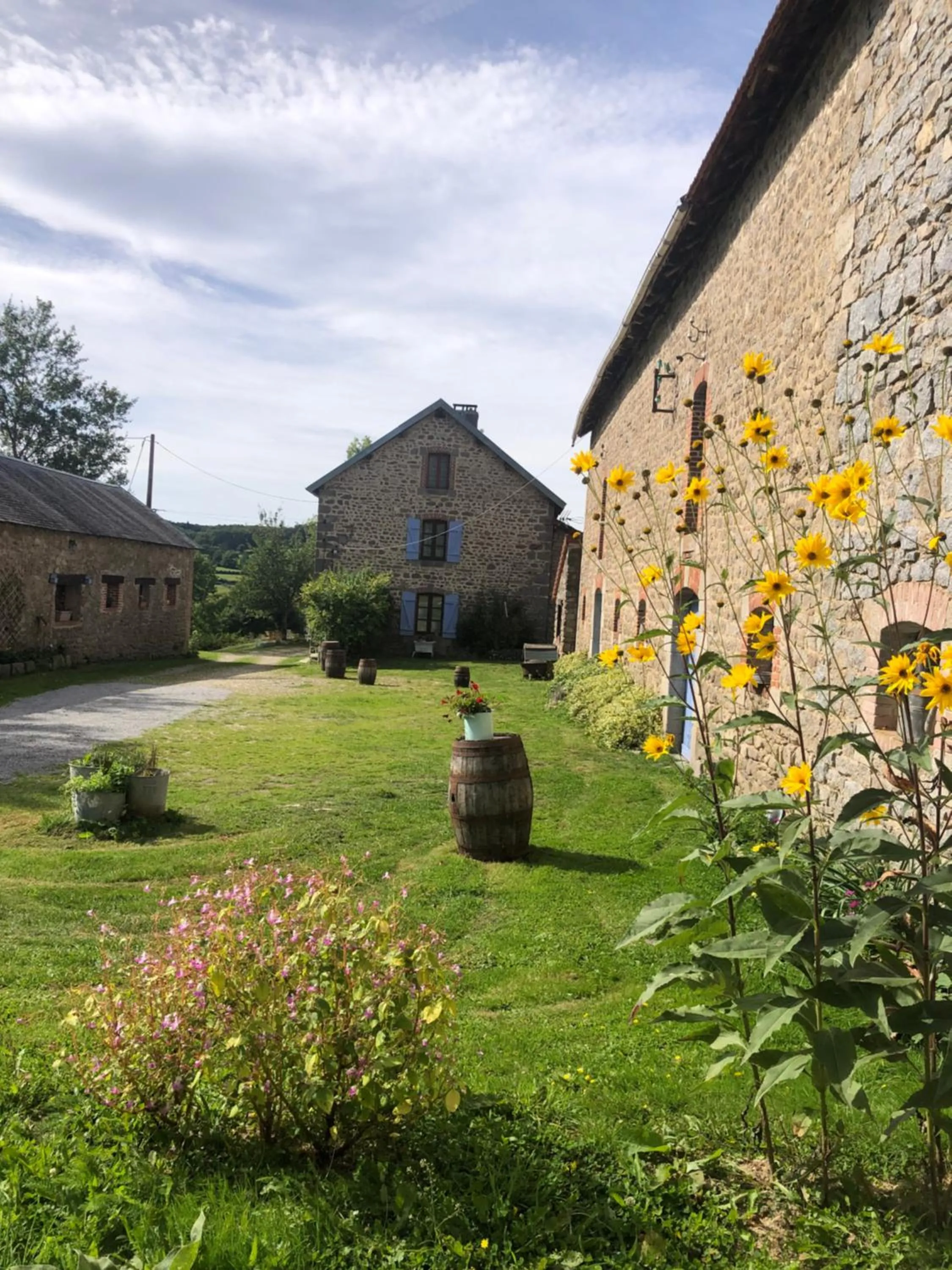 Parking in Maison d'hôtes Ourdeaux et Gite Chez Rouchon
