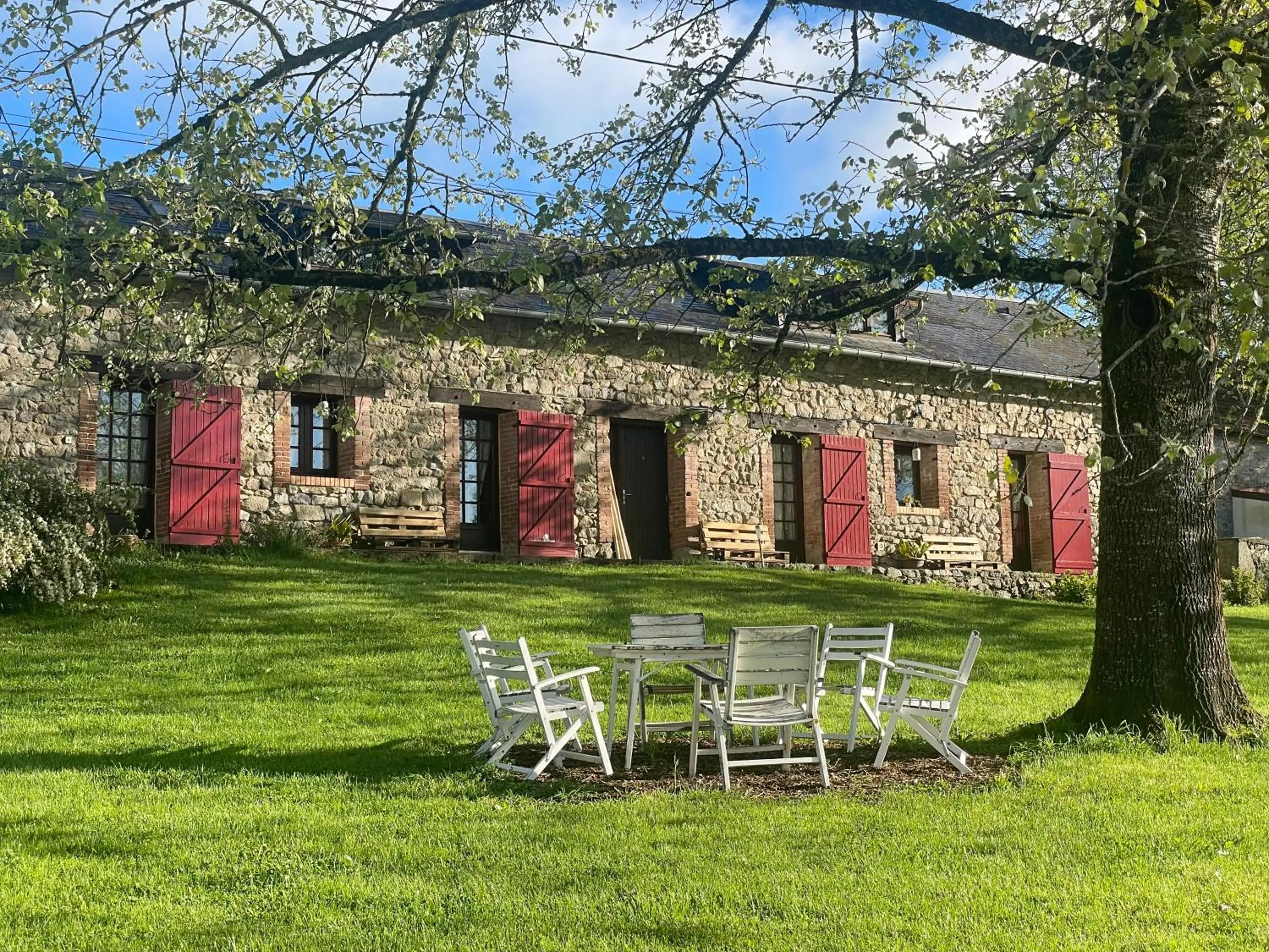 Property building in Maison d'hôtes Ourdeaux et Gite Chez Rouchon