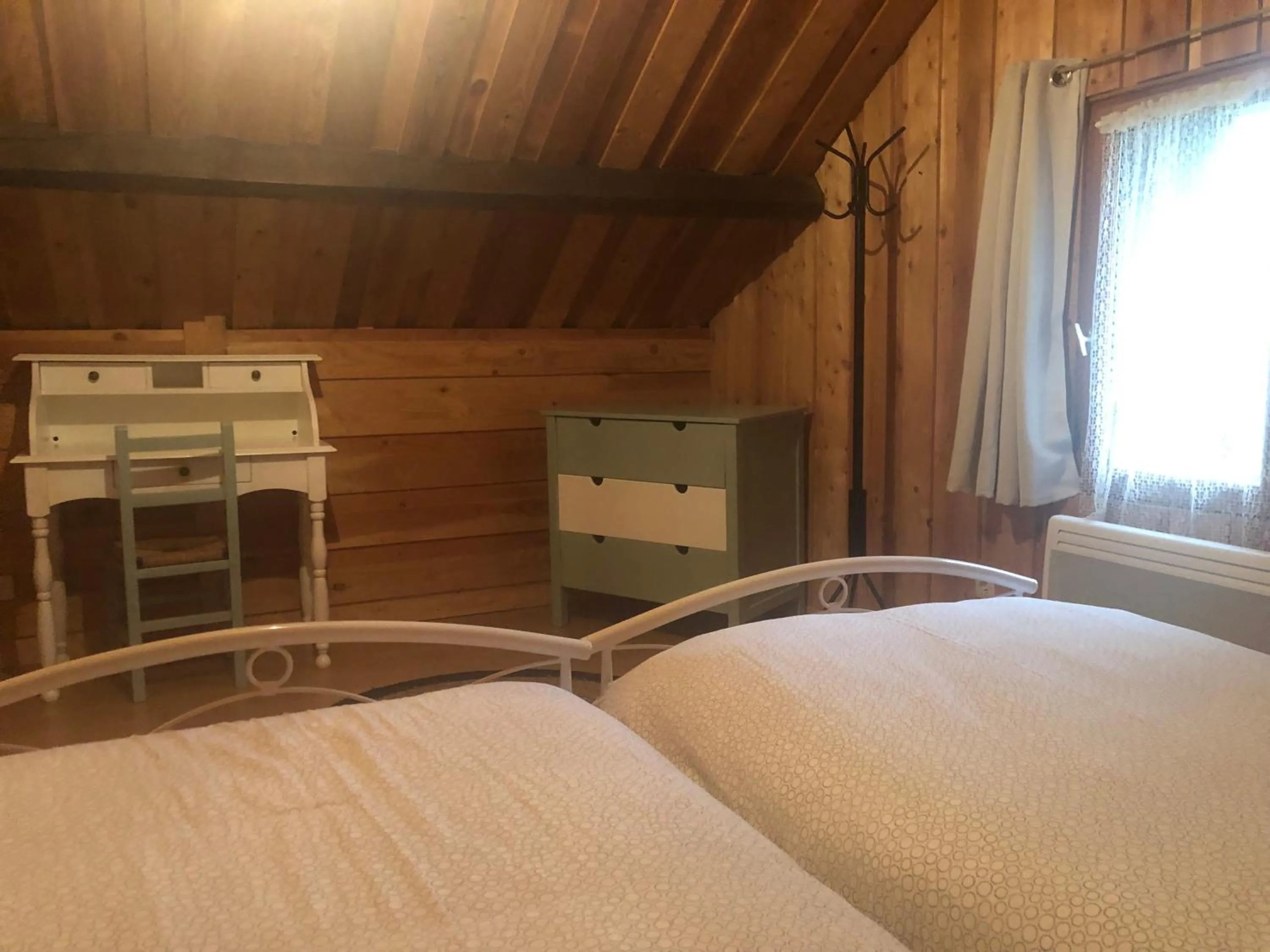 Bedroom, Bed in Maison d'hôtes Ourdeaux et Gite Chez Rouchon
