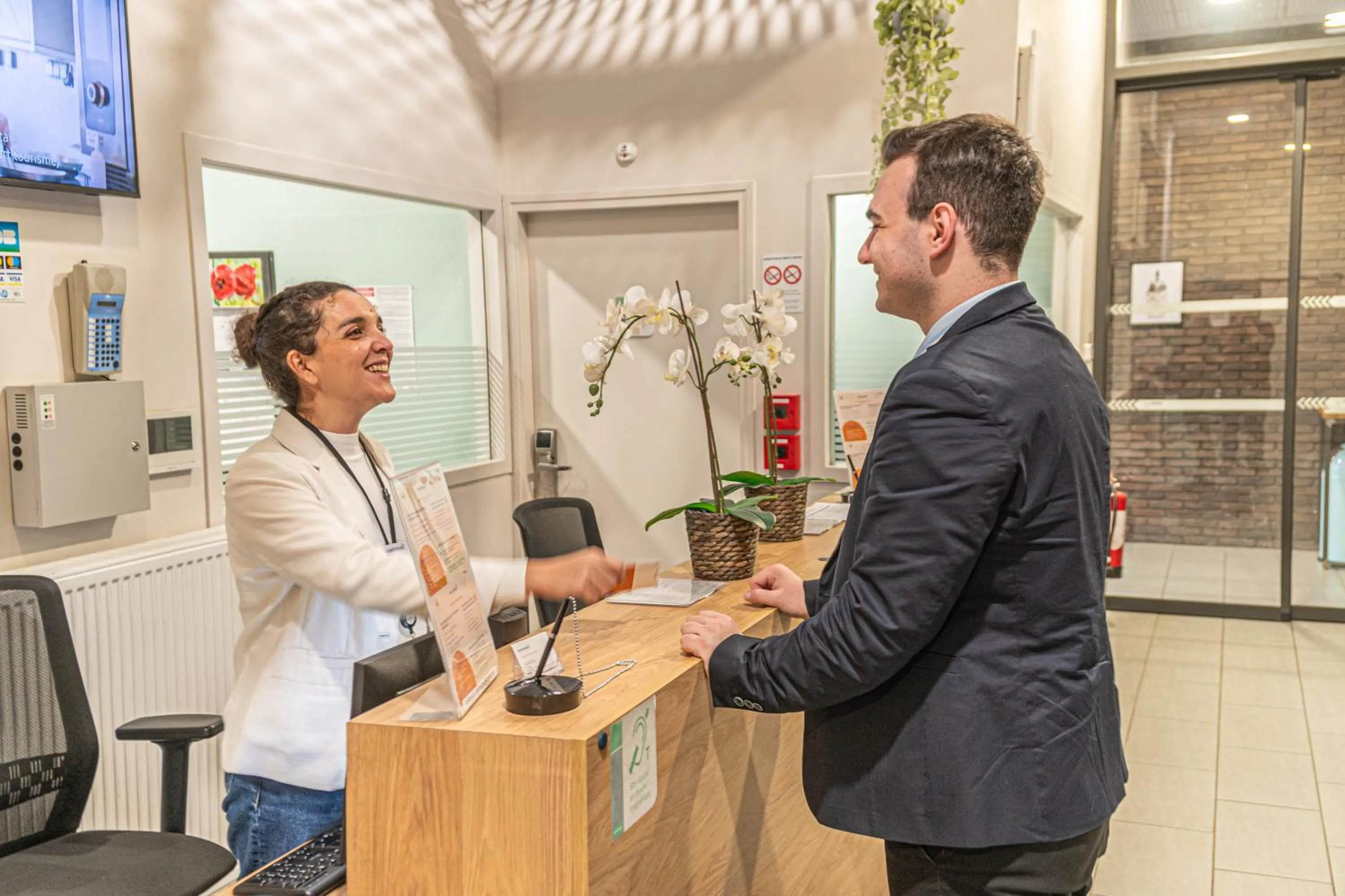 Staff in Montempô Appart'Hôtel Bordeaux Centre - Bassins à flot