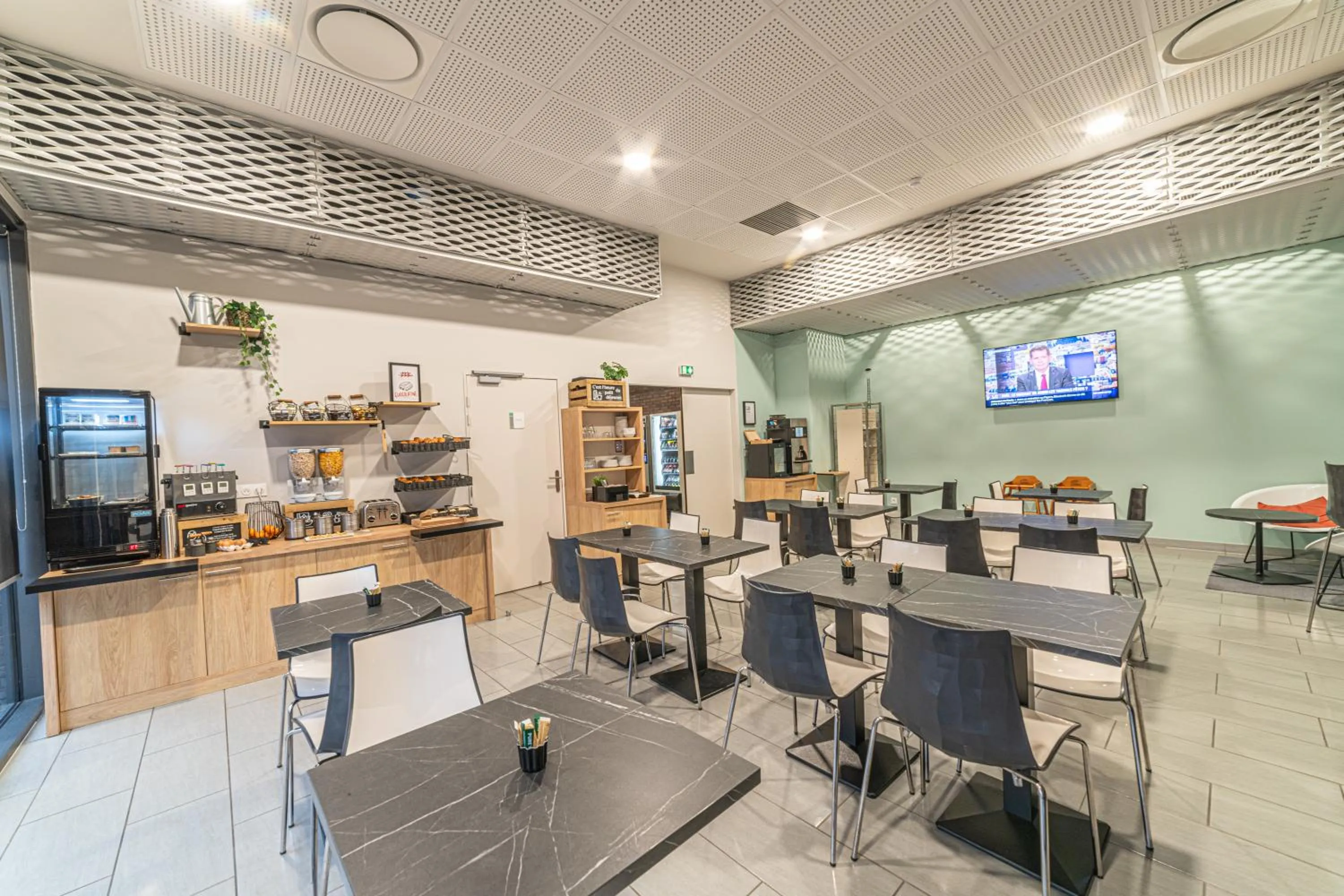 Restaurant/places to eat in Montempô Appart'Hôtel Bordeaux Centre - Bassins à flot