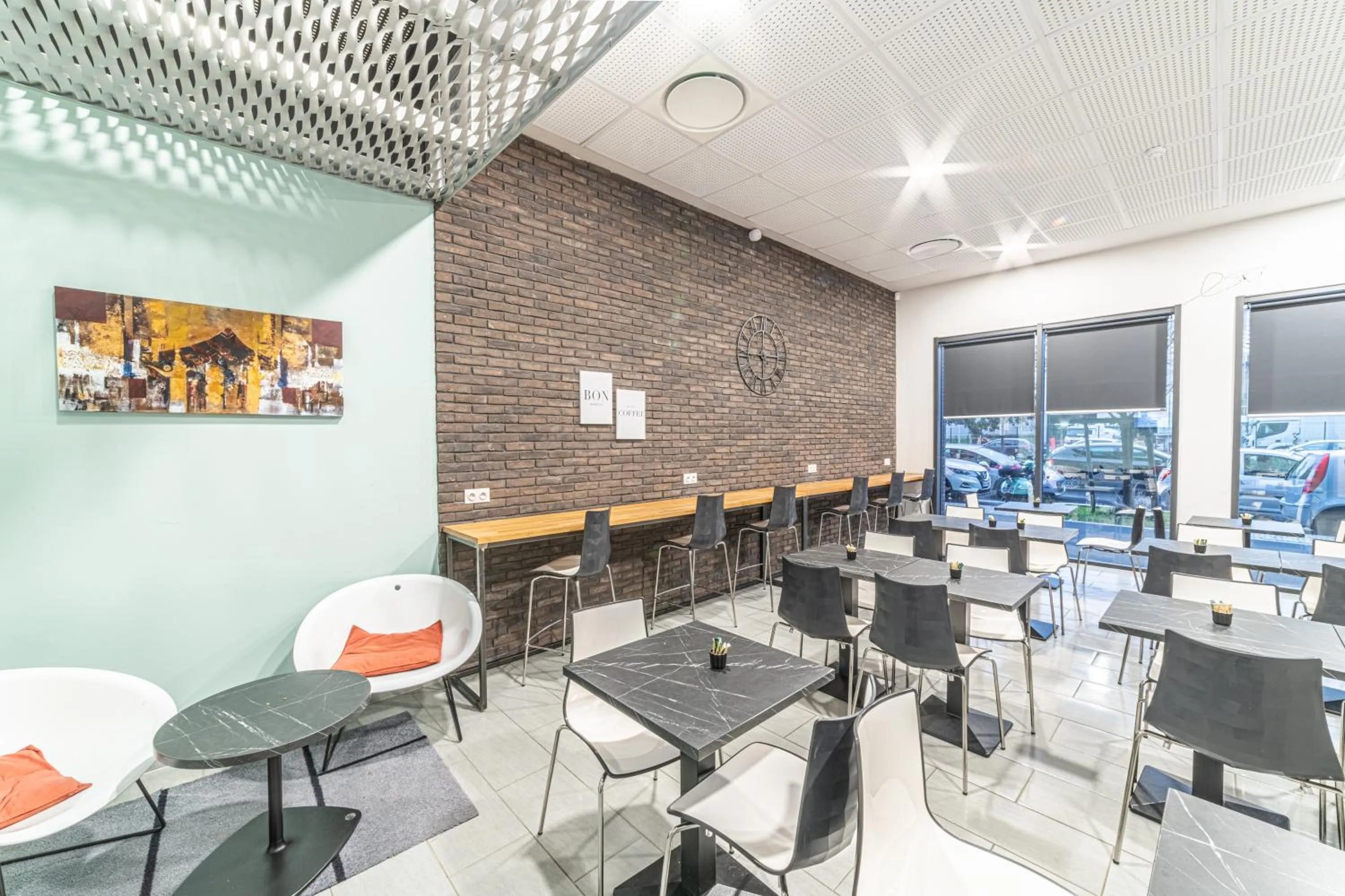 Restaurant/places to eat in Montempô Appart'Hôtel Bordeaux Centre - Bassins à flot