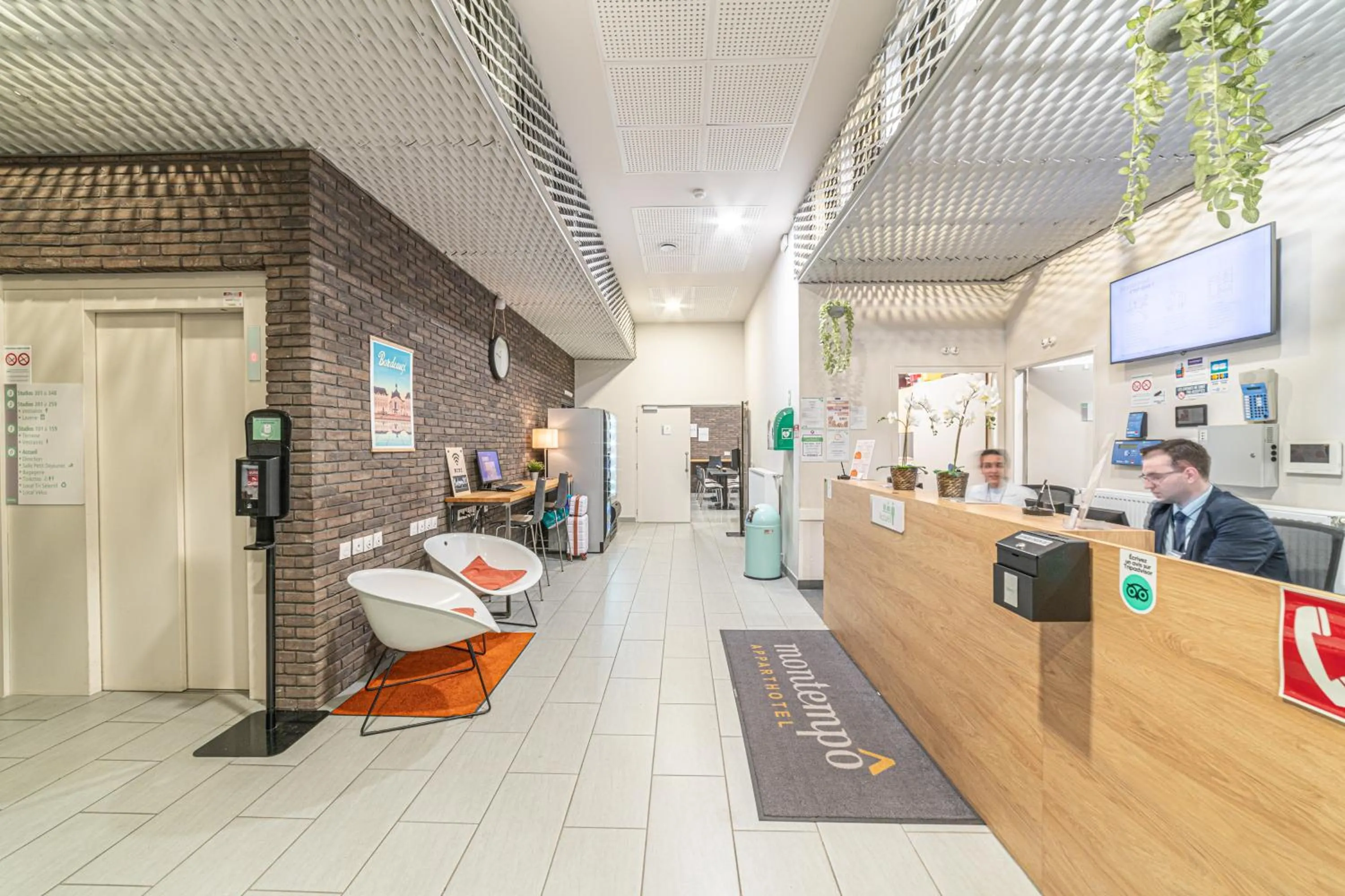 Lobby or reception in Montempô Appart'Hôtel Bordeaux Centre - Bassins à flot