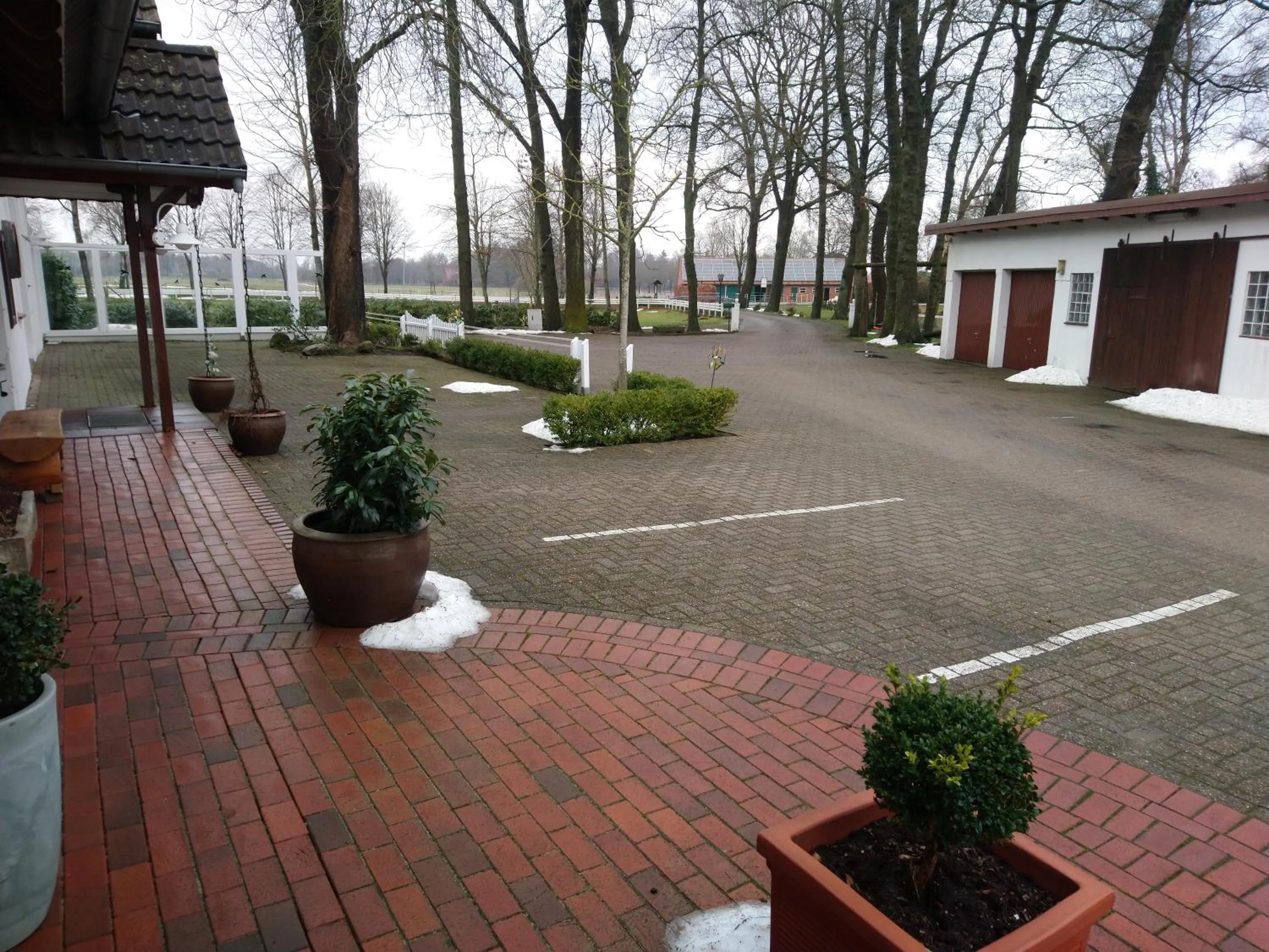 Inner courtyard view in Hotel Weinhof Groß Mackenstedt