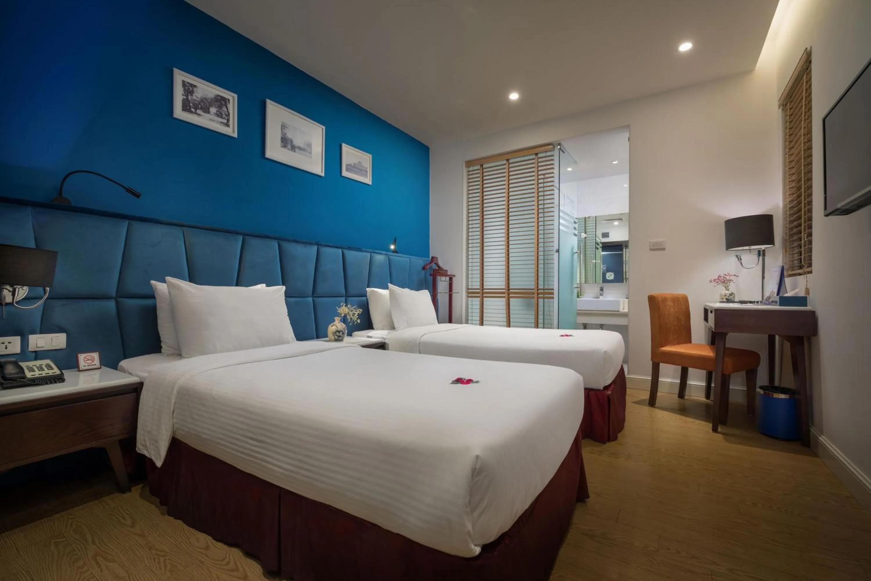 Bed in Hanoi Brilliant Hotel & Spa