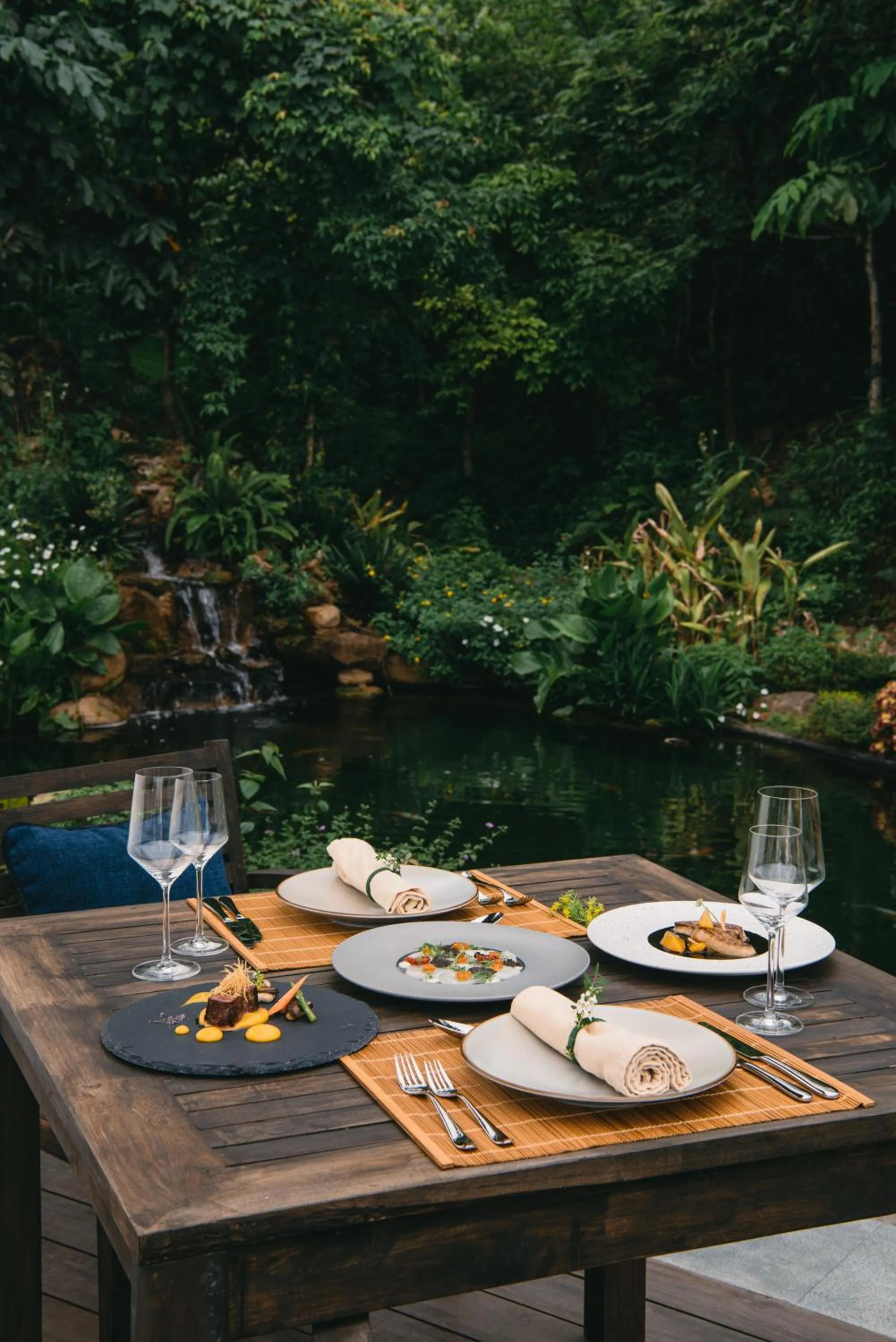 Restaurant/places to eat in Avana Retreat