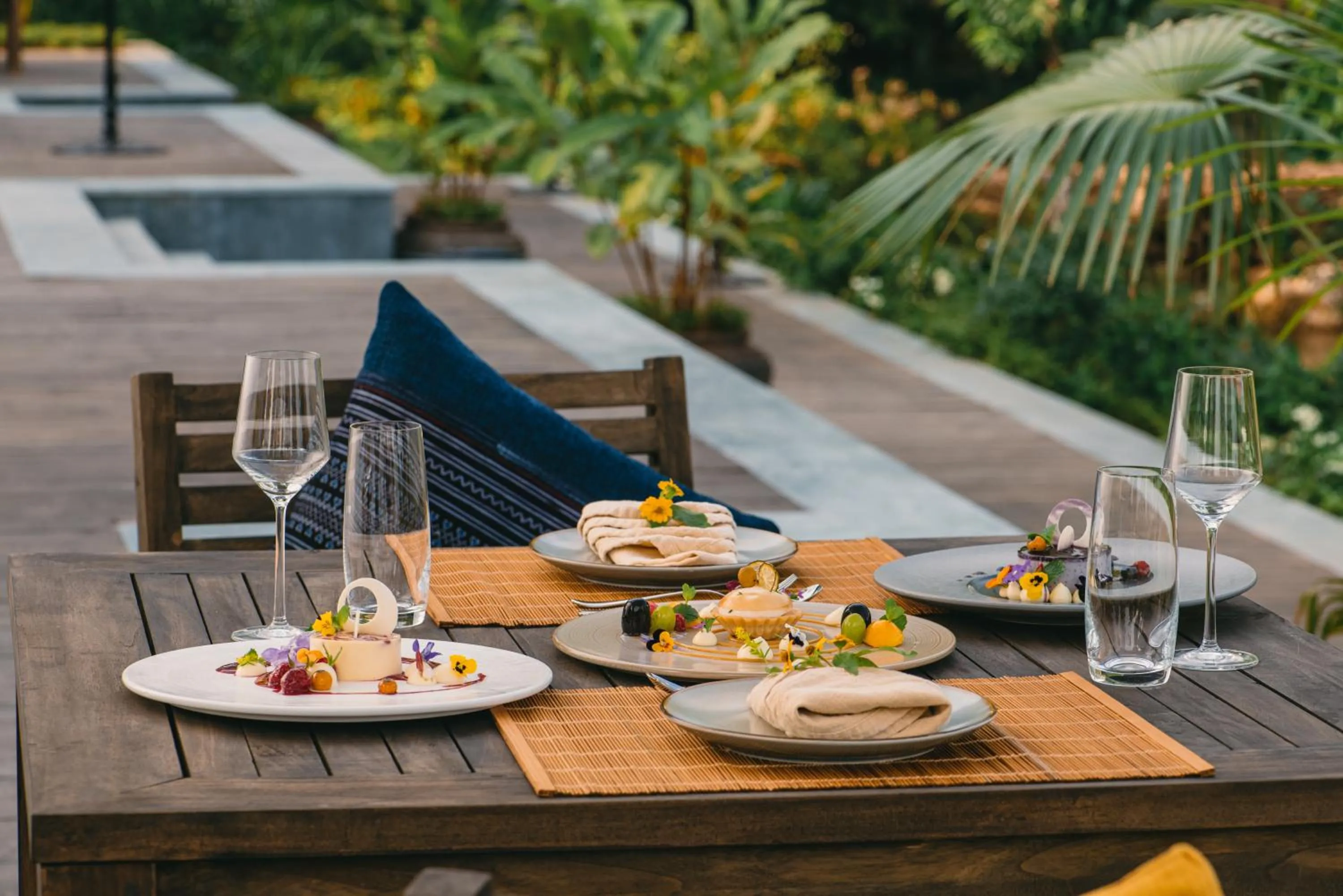 Food and drinks in Avana Retreat