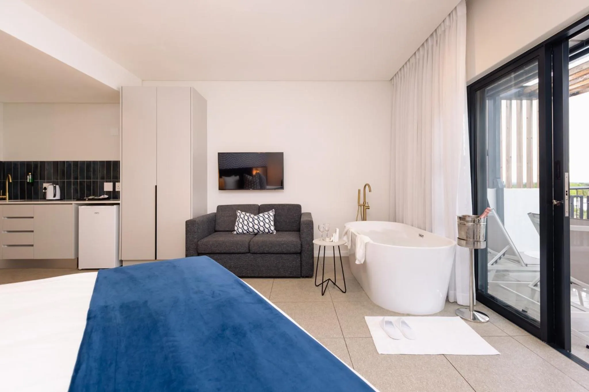 Photo of the whole room, Bed in MINT Resorts The Blyde