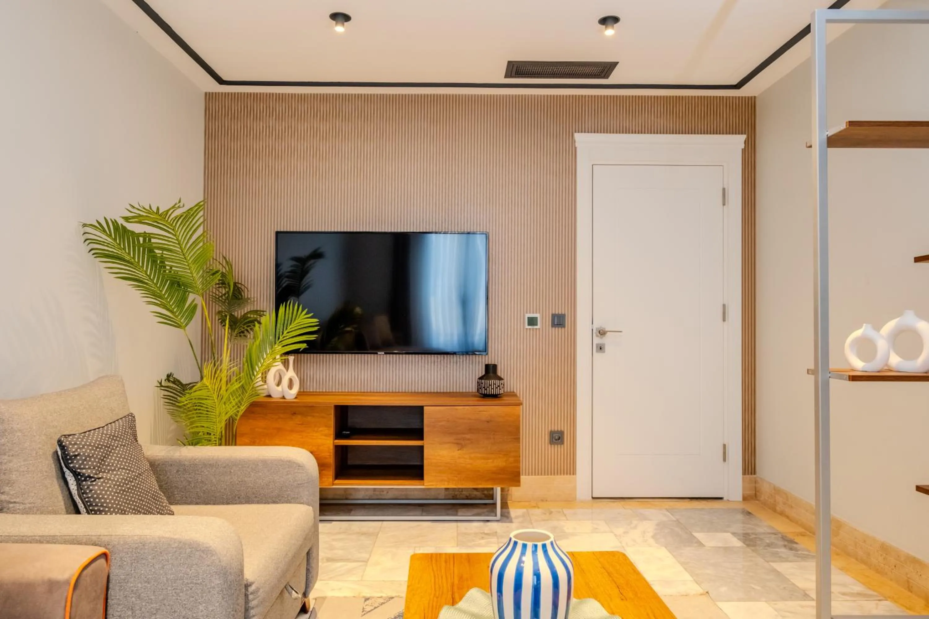 Communal lounge/ TV room in Home Of Istanbul