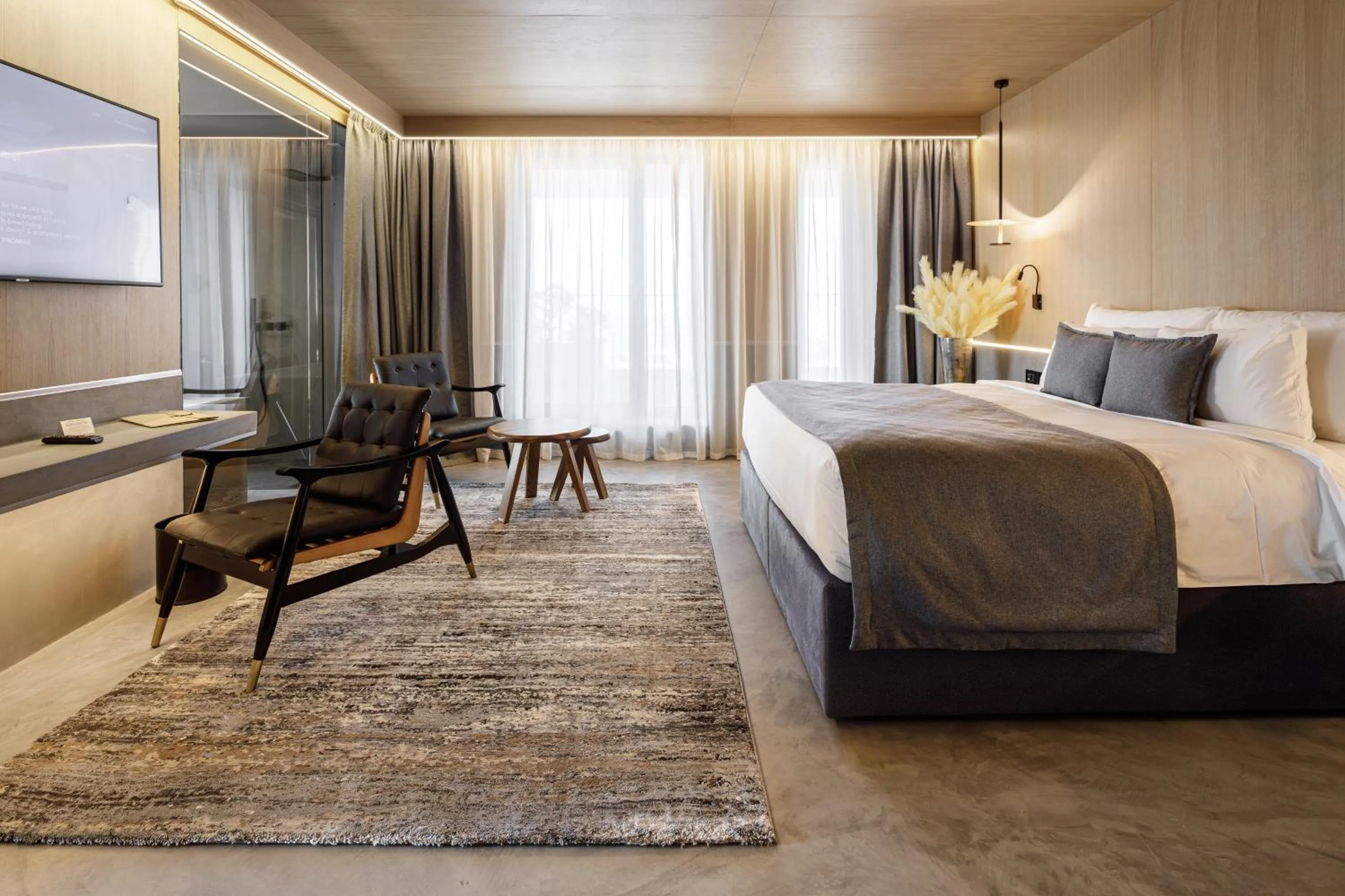 Photo of the whole room, Bed in Qosmo Brasov Hotel