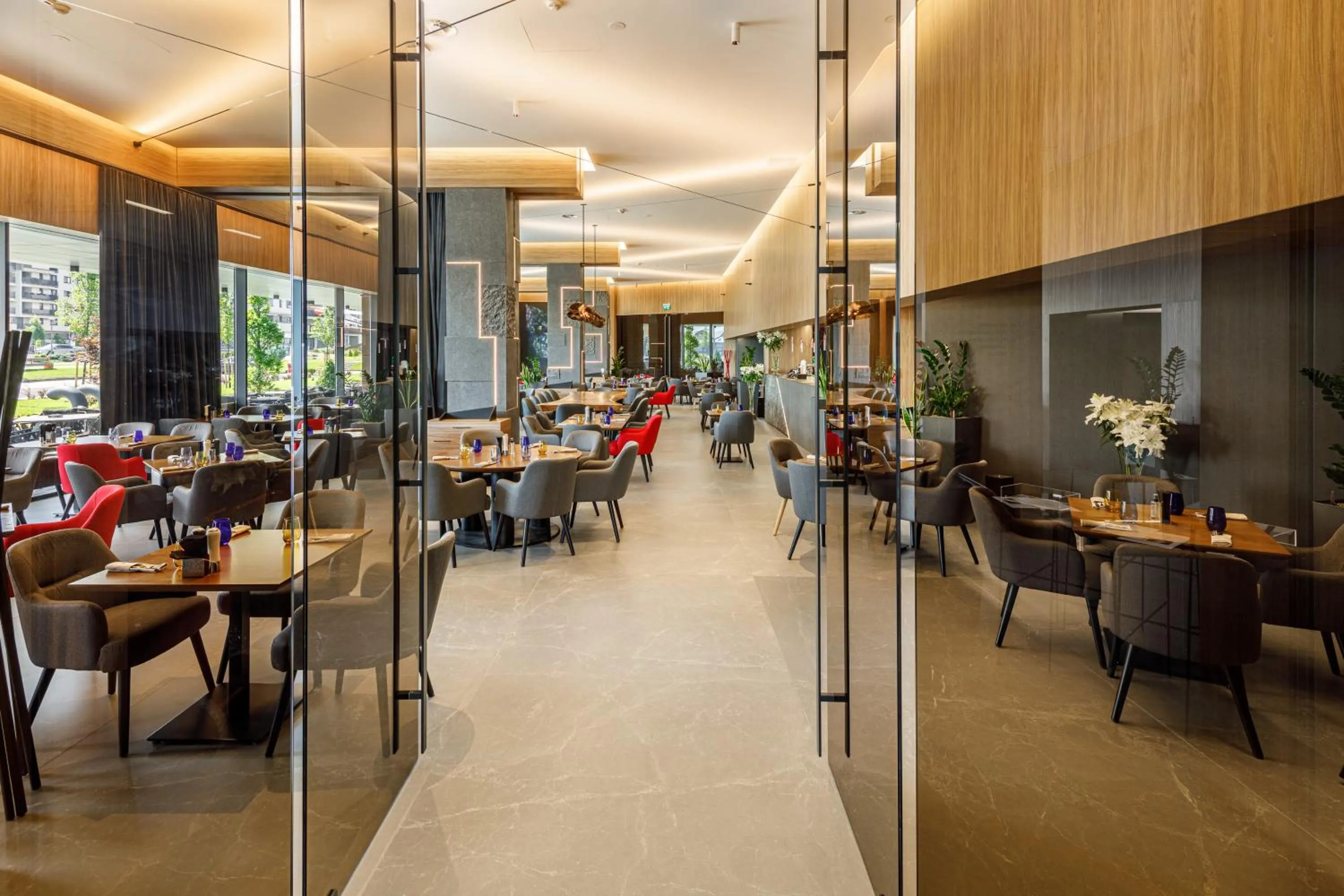 Restaurant/places to eat in Qosmo Brasov Hotel