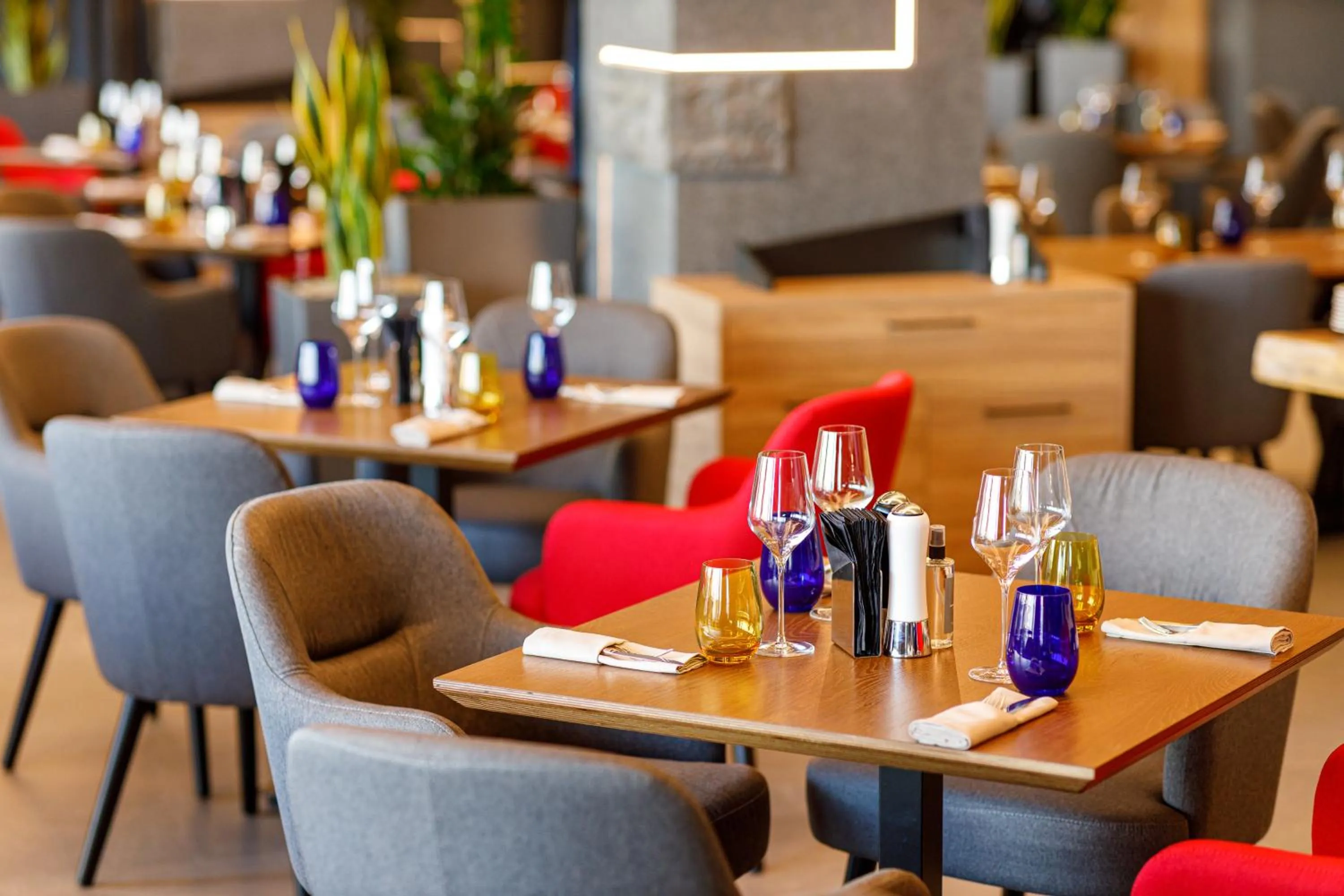 Restaurant/places to eat in Qosmo Brasov Hotel