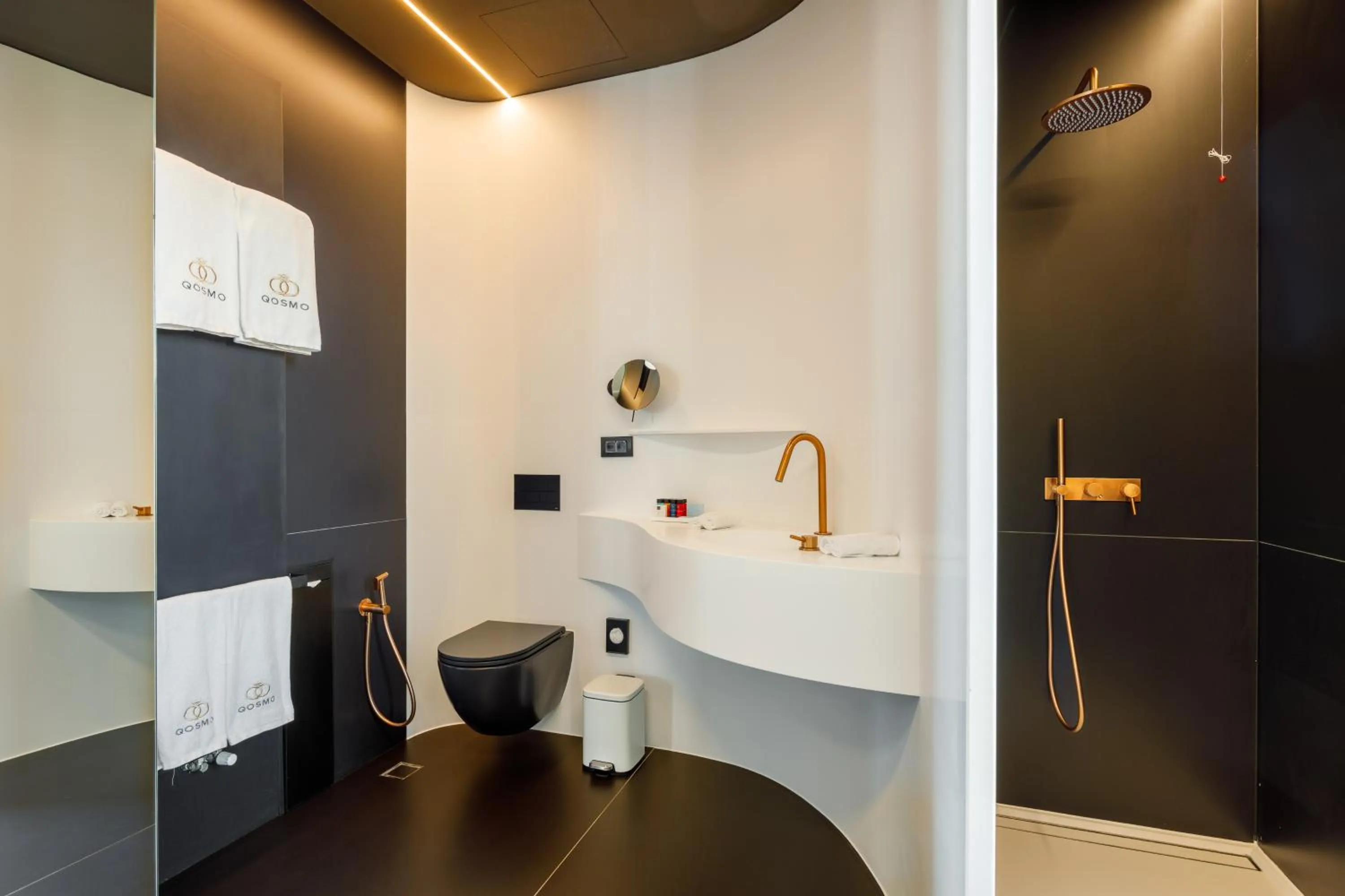 Bathroom in Qosmo Brasov Hotel