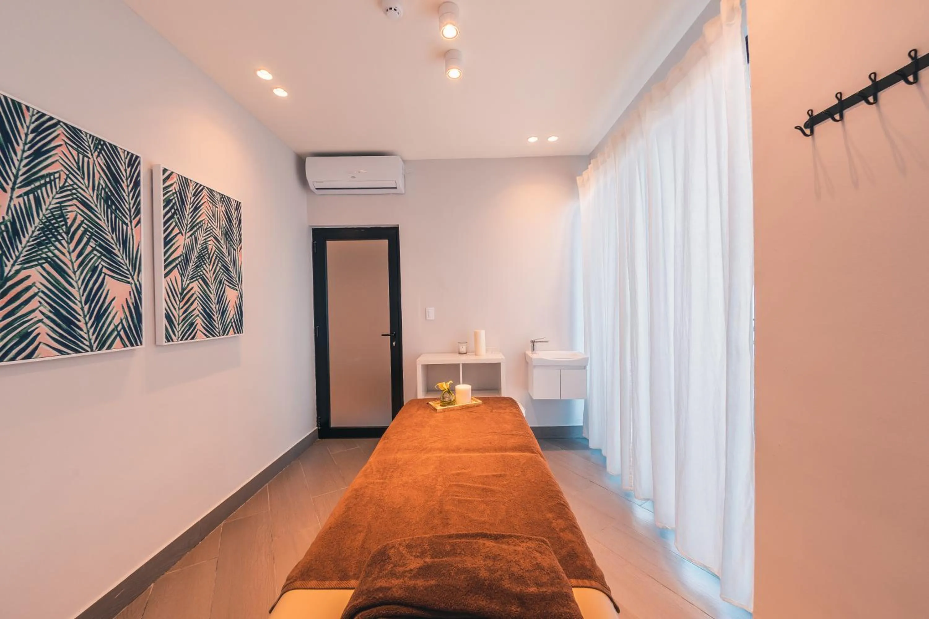 Spa and wellness centre/facilities, Bed in Regatta Living Hotel By Mint