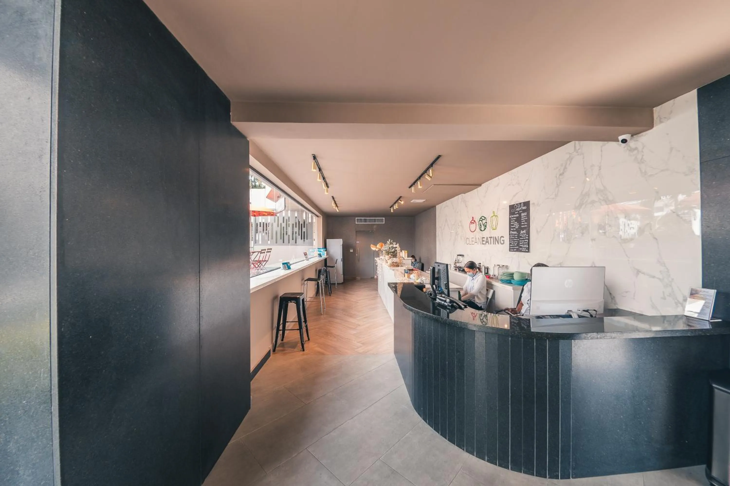 Restaurant/places to eat in Regatta Living Hotel By Mint