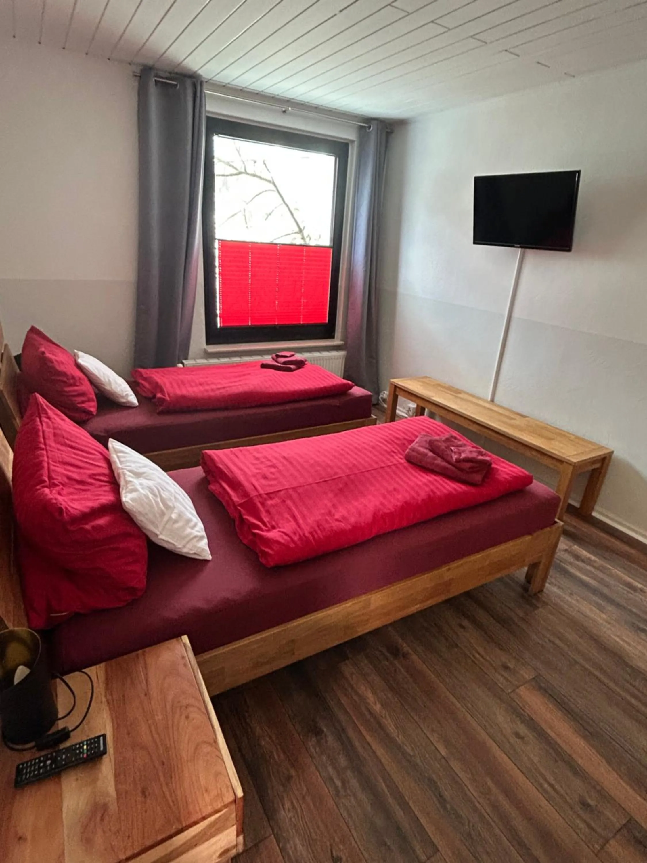 Bed in Appartement Seebadallee mit Wallbox für e-Autos