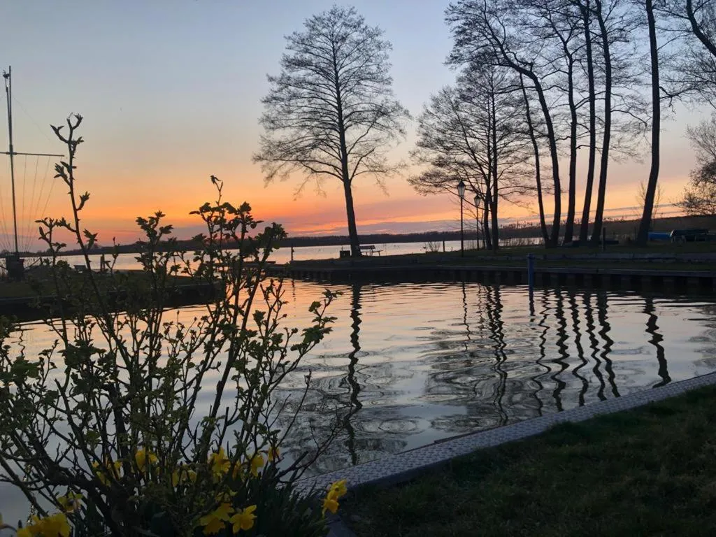 Sunset in Appartement Seebadallee mit Wallbox für e-Autos