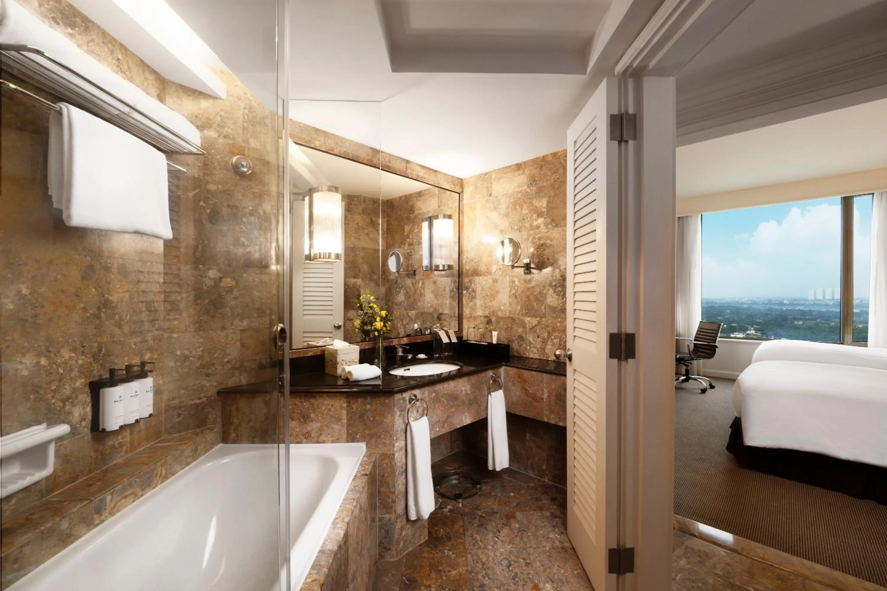 Deluxe Twin Room in Pan Pacific Hanoi