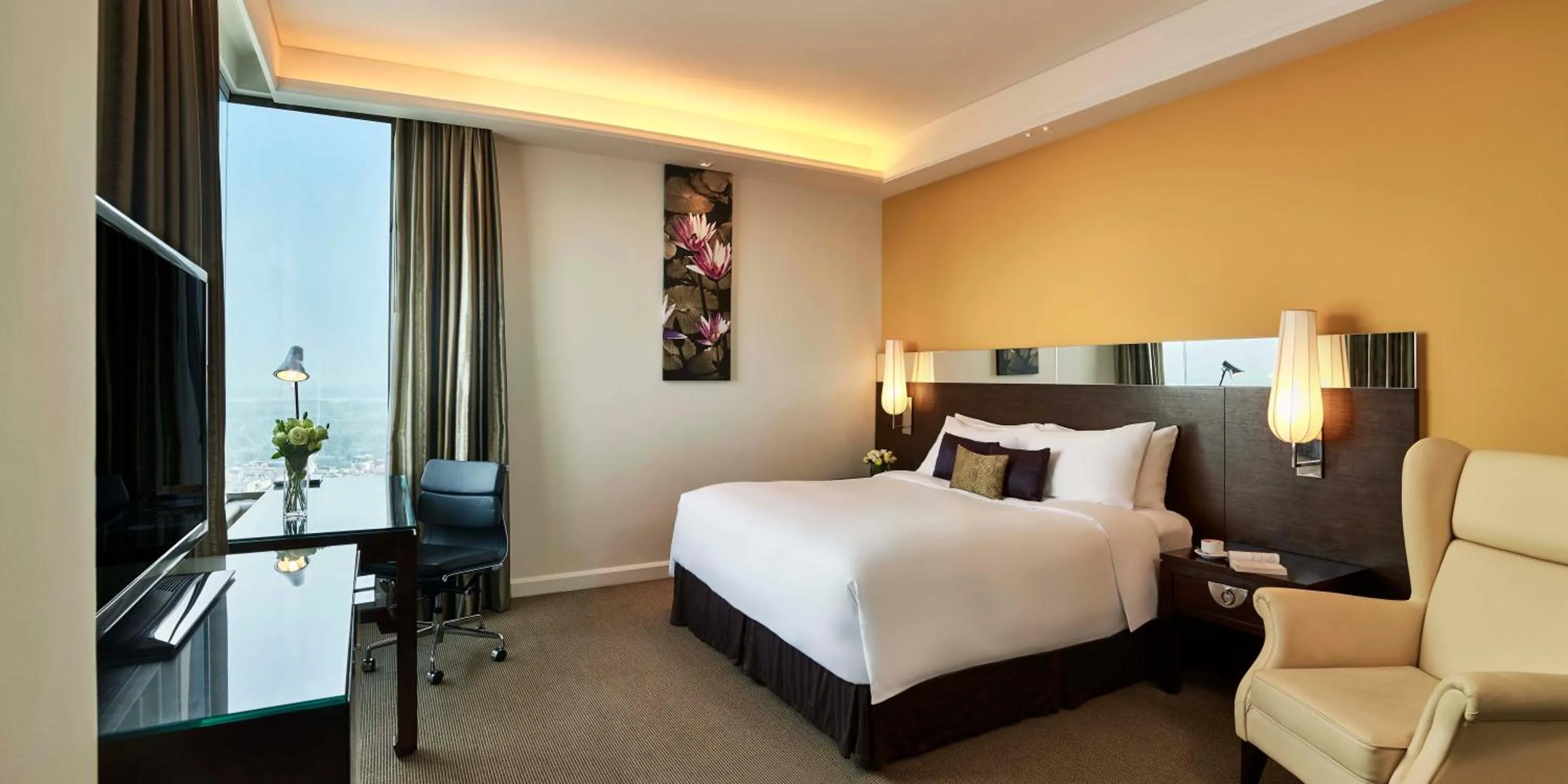 Bedroom, Bed in Pan Pacific Hanoi