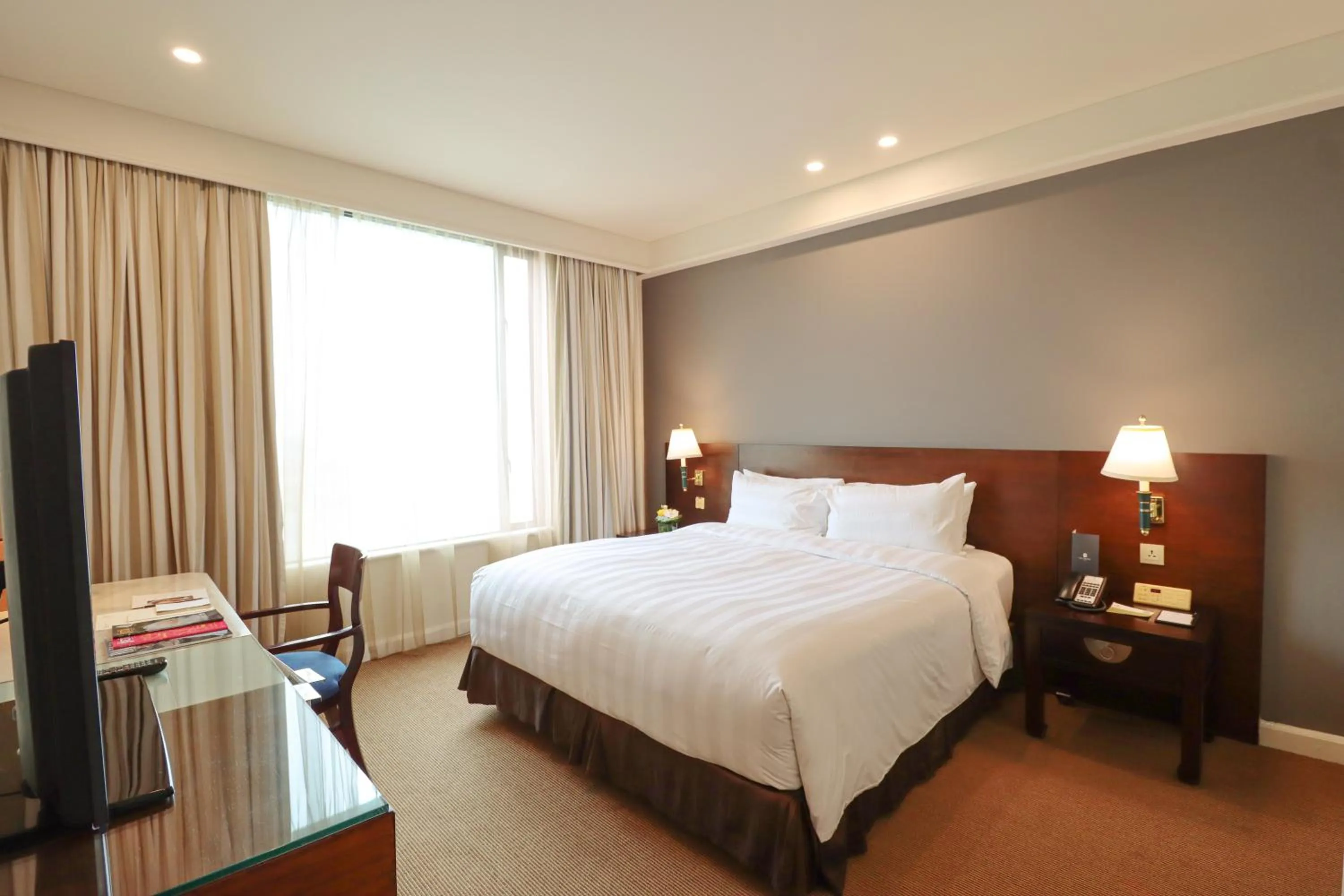 Bedroom, Bed in Pan Pacific Hanoi