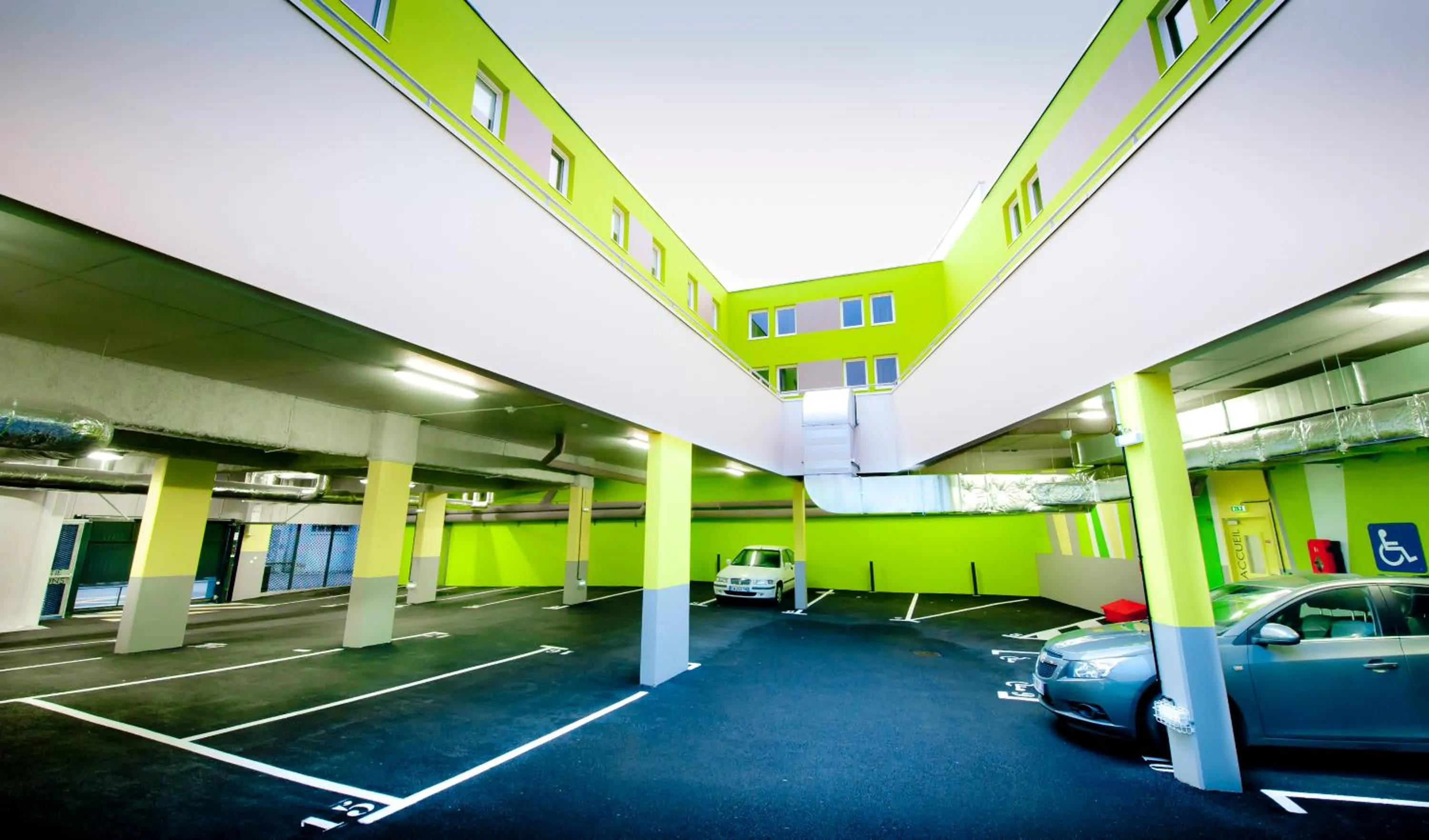 Parking in ibis Styles Brest Centre Port