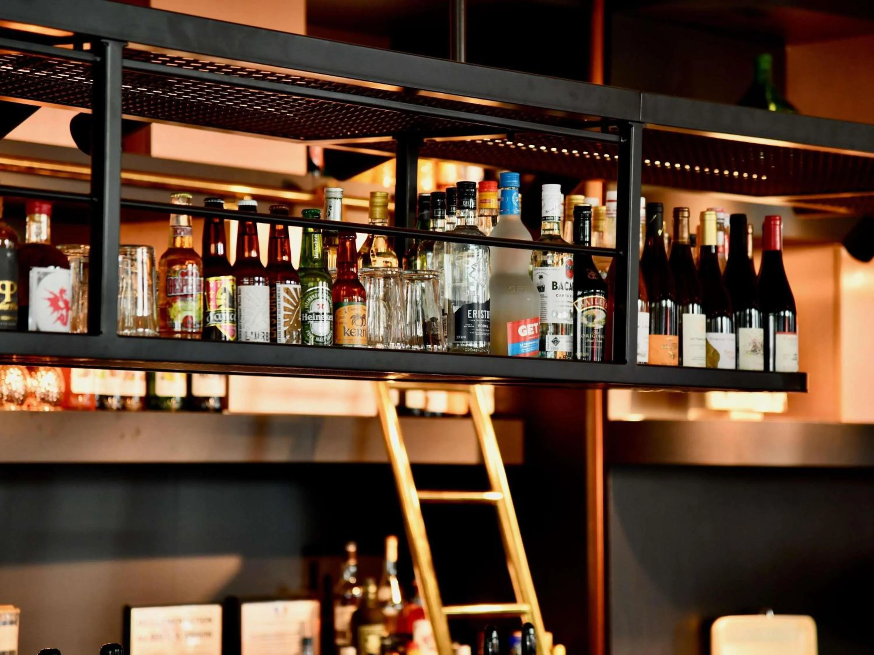 Lounge or bar in ibis Styles Brest Centre Port