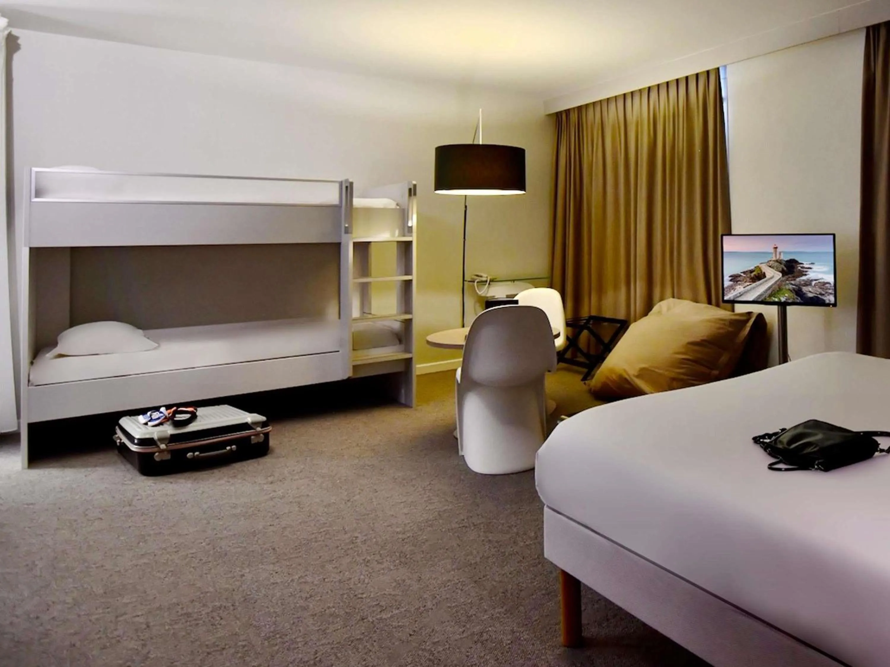 Bedroom, Bed in ibis Styles Brest Centre Port