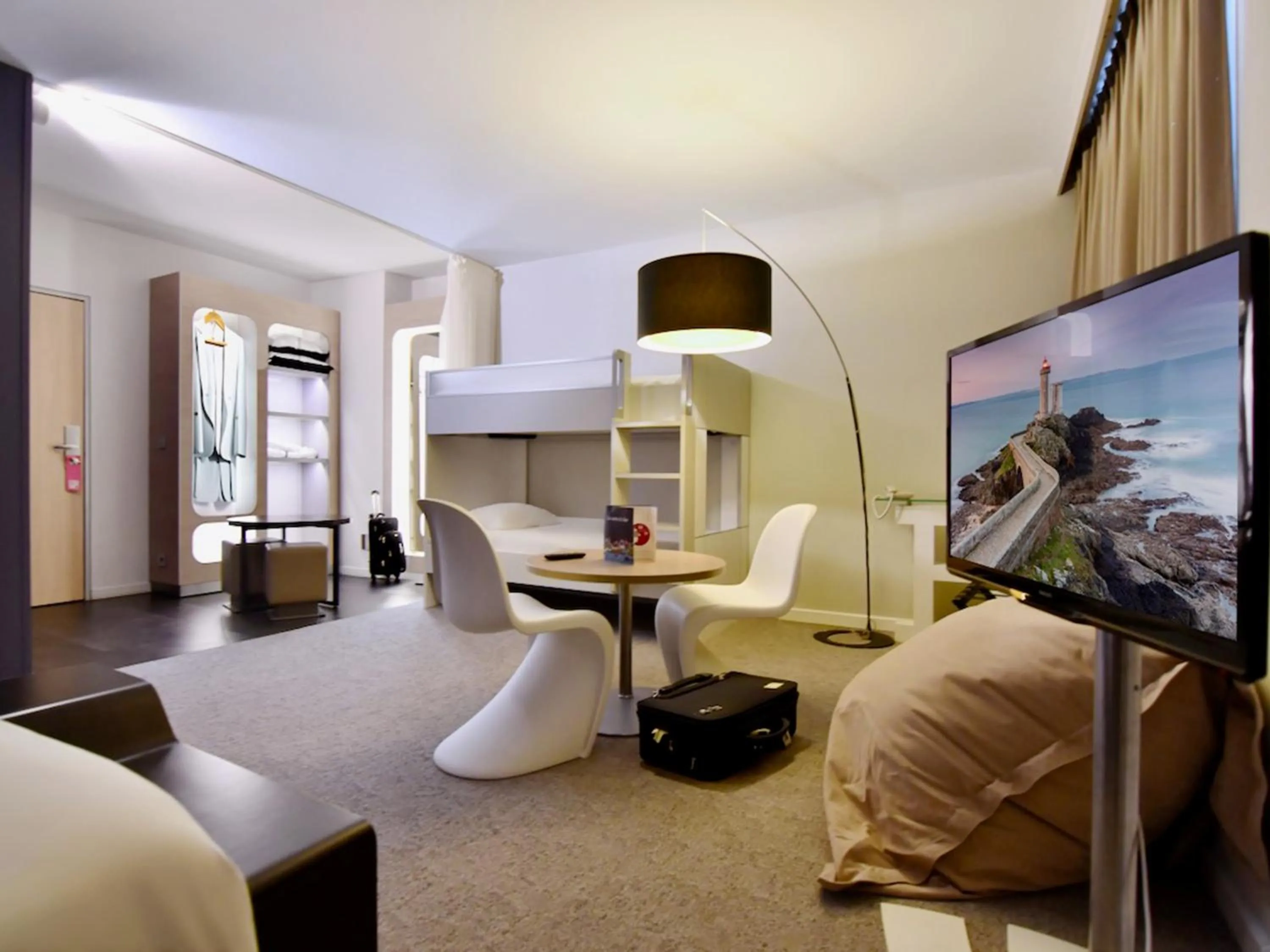 Family, Bed in ibis Styles Brest Centre Port