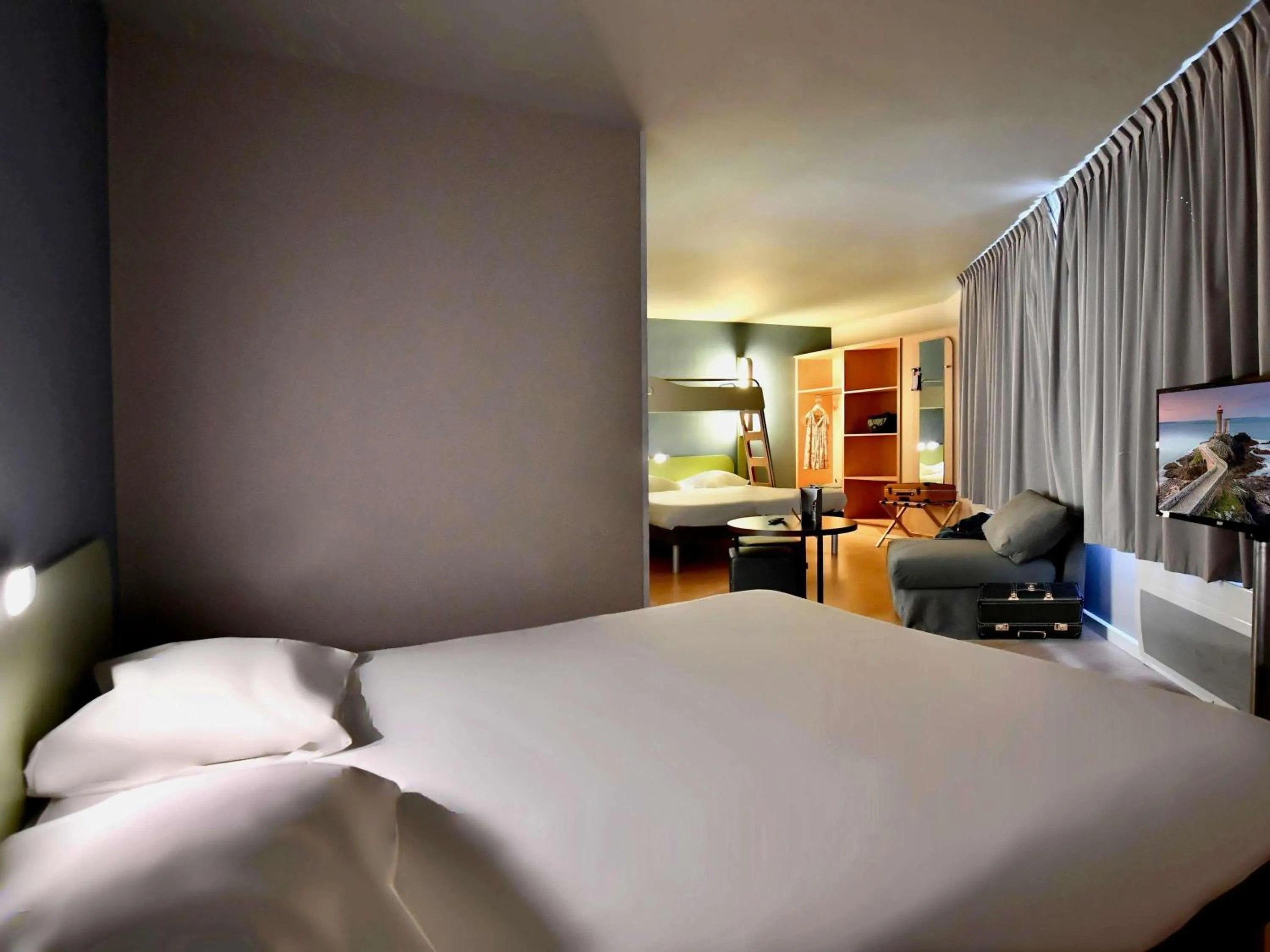 Bedroom, Bed in ibis budget Brest Centre Port