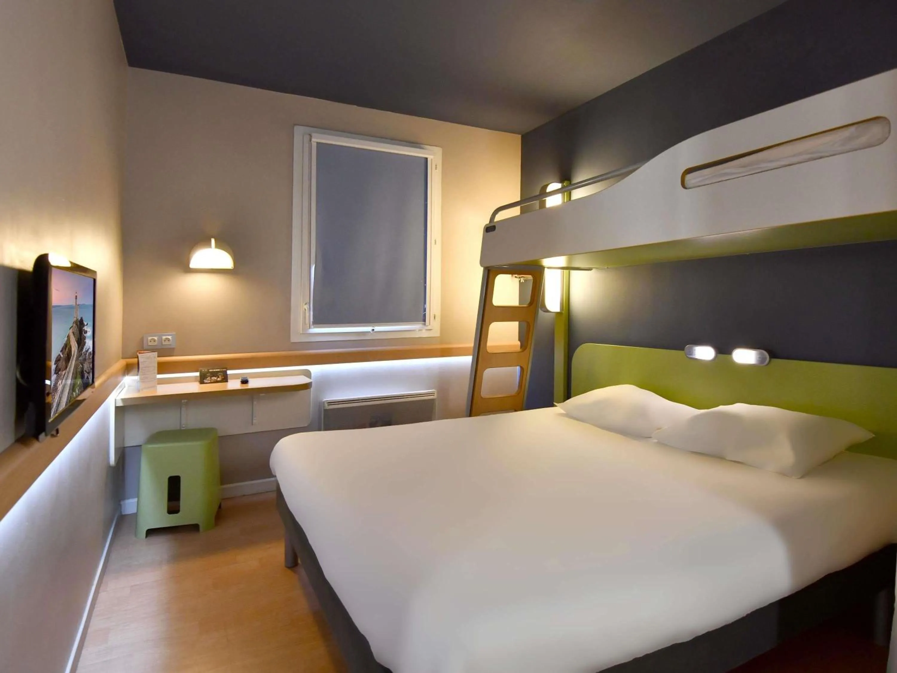 Bedroom, Bed in ibis budget Brest Centre Port